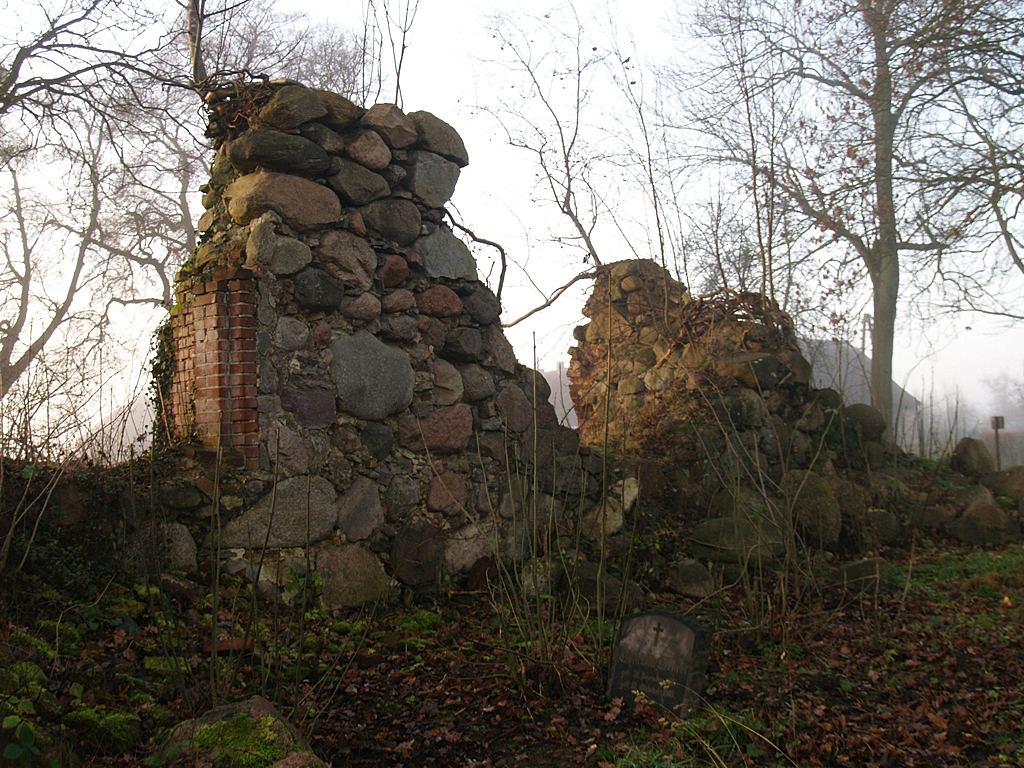 Ruina kościoła, Rzęskowo