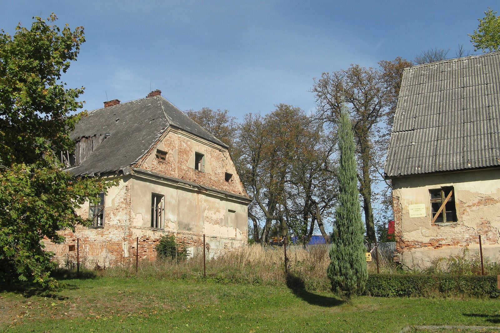 D. zabudowania folwarczne, Cieszowa