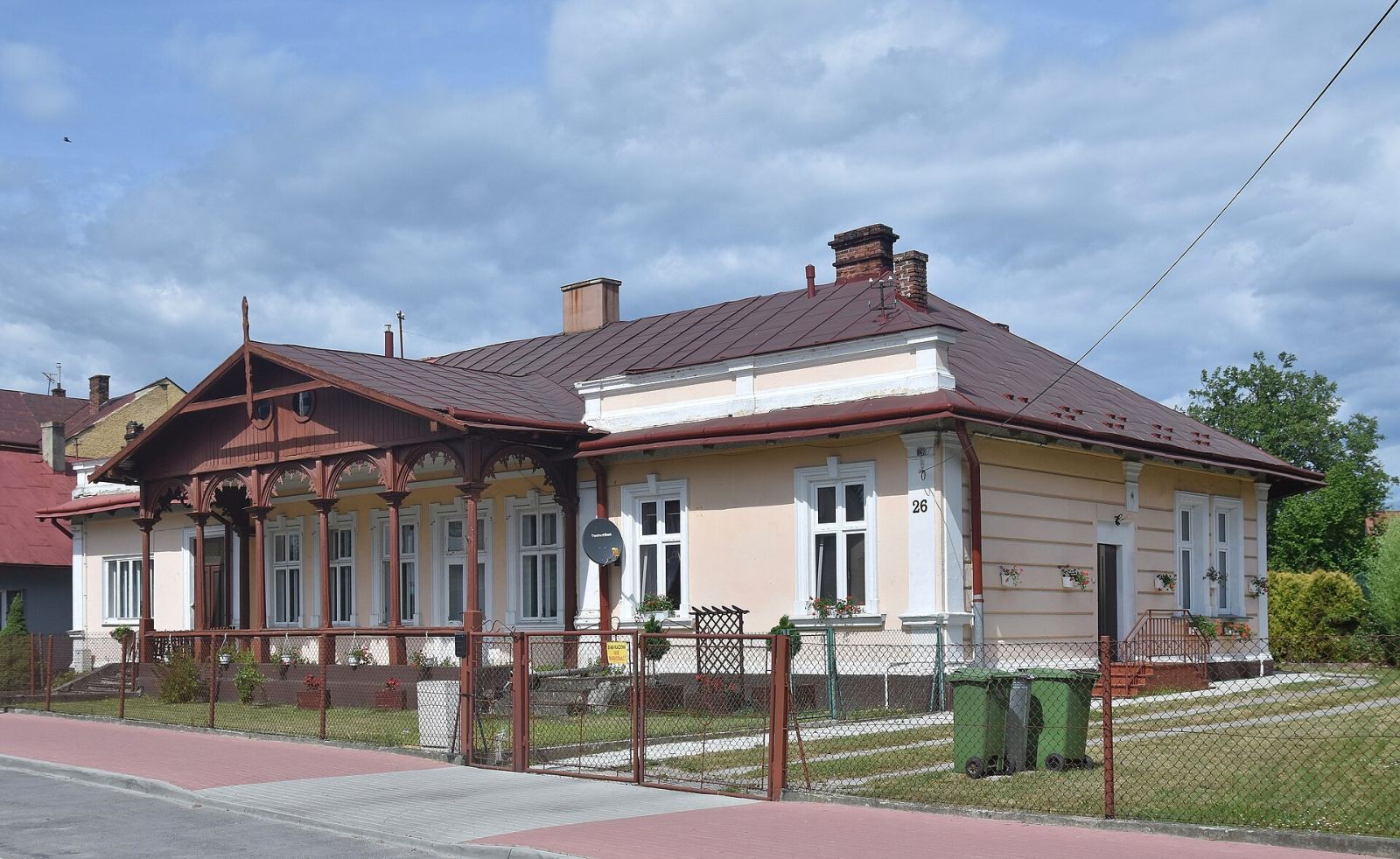 Budynek apteki, ob. dom mieszkalny, Lubaczów