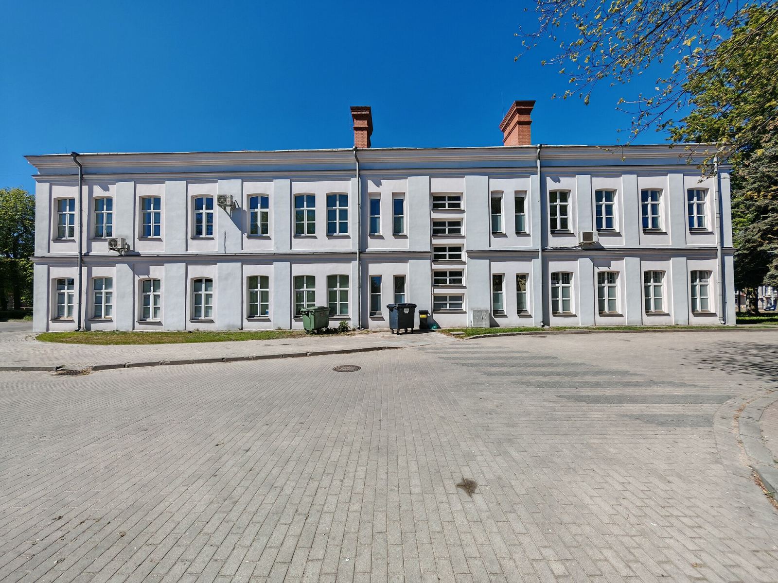 Koszary, ob. biurowiec, Zambrów
