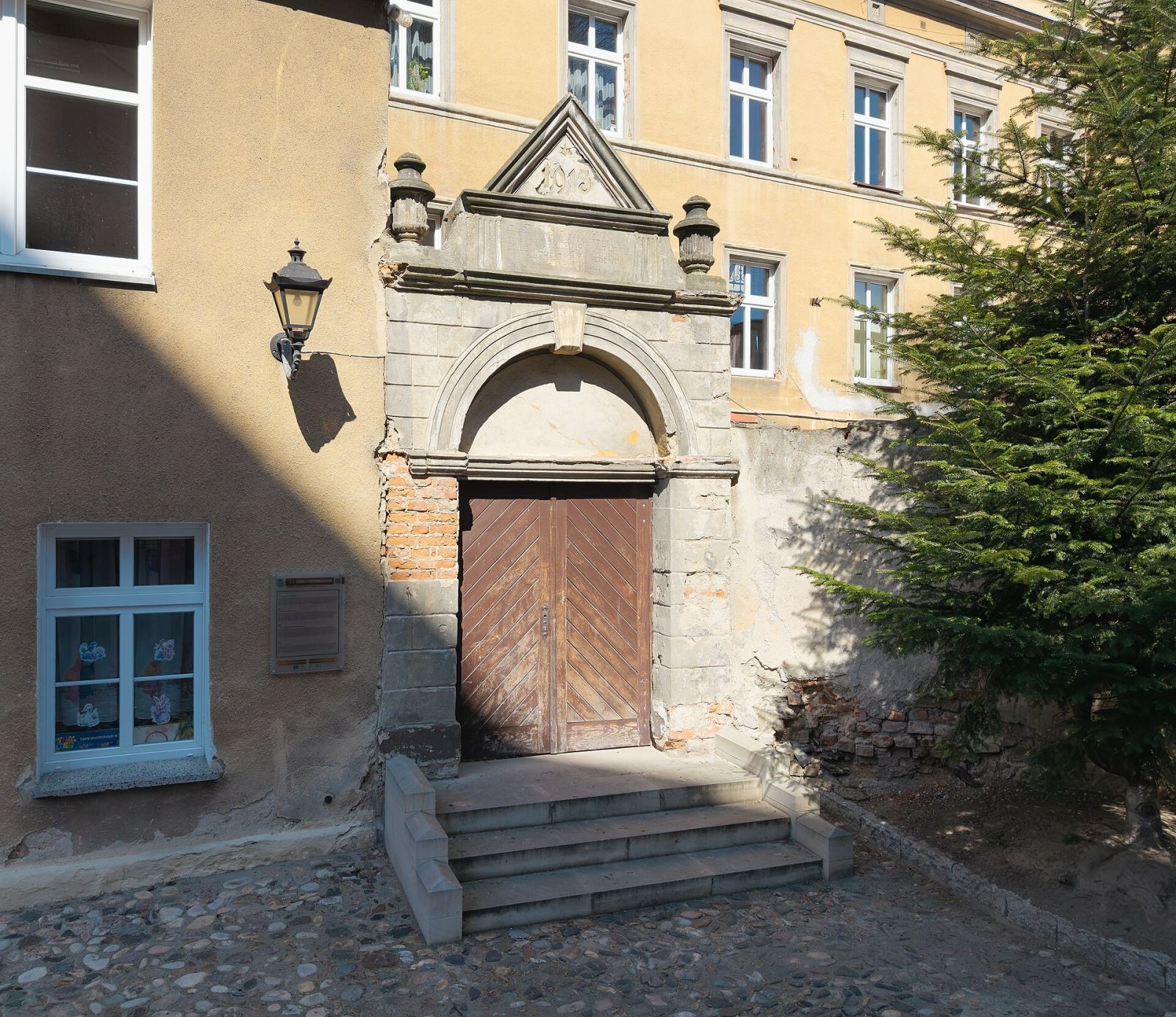 Mur cmentarny z bramami i furtami, Ząbkowice Śląskie