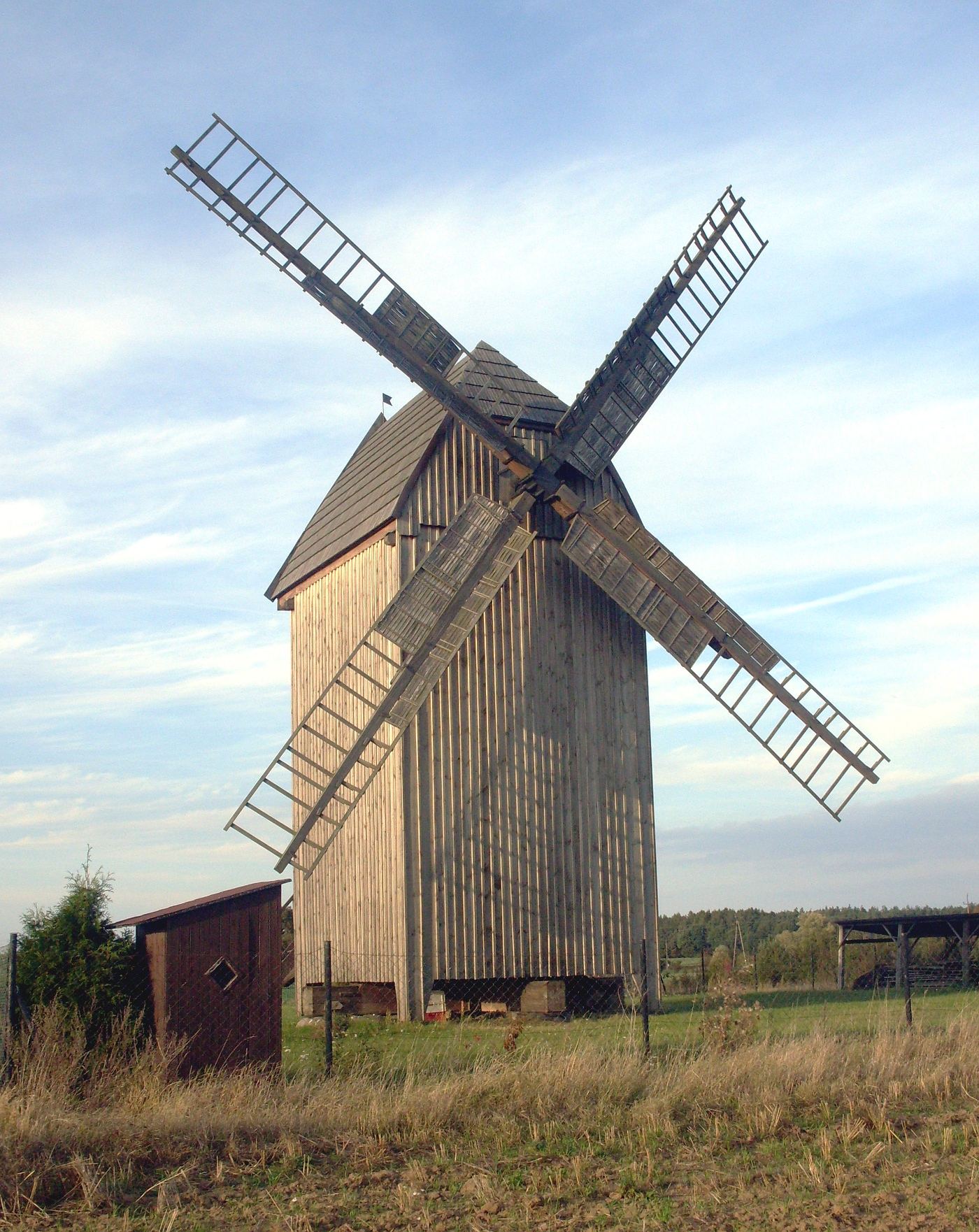 Wiatrak koźlak, Ostrowo