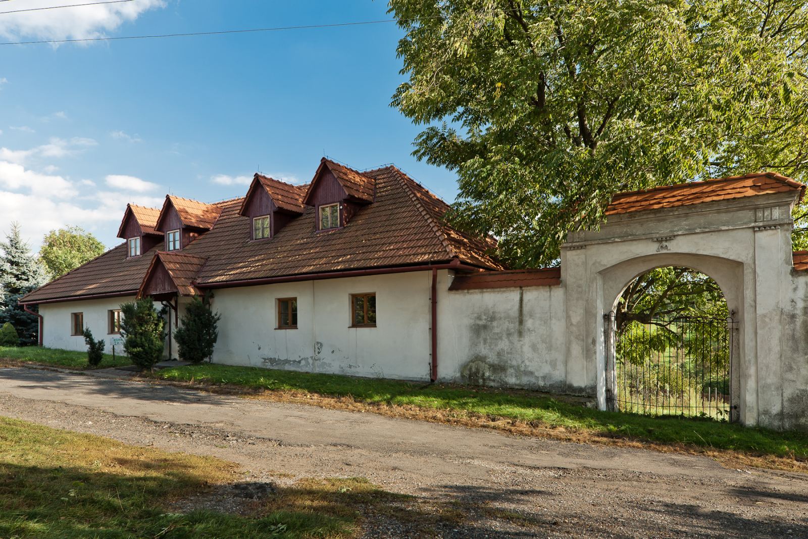 Zespół dworski, Garlica Murowana