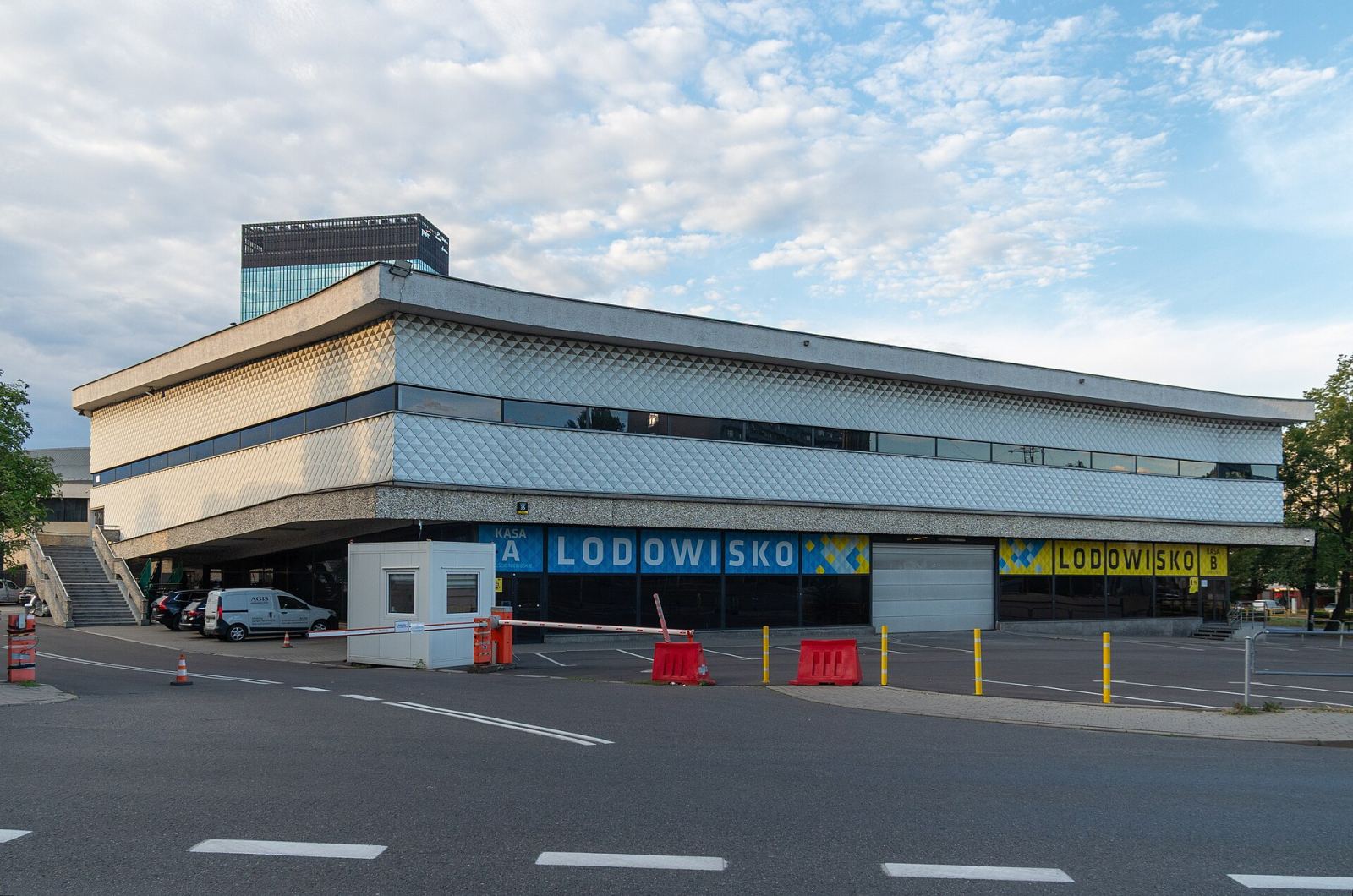 Budynek hali lodowiska, tzw. Satelita, Katowice