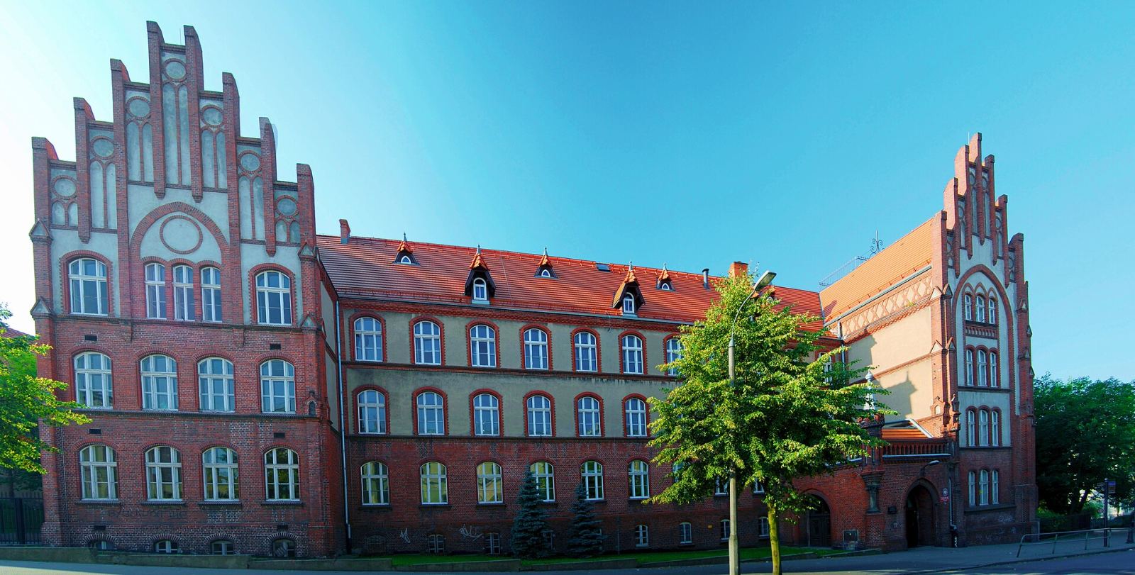 Katolicka Szkoła Ludowa, ob. Szkoła Podstawowa nr 1 i Gimnazjum nr 1, Gniezno