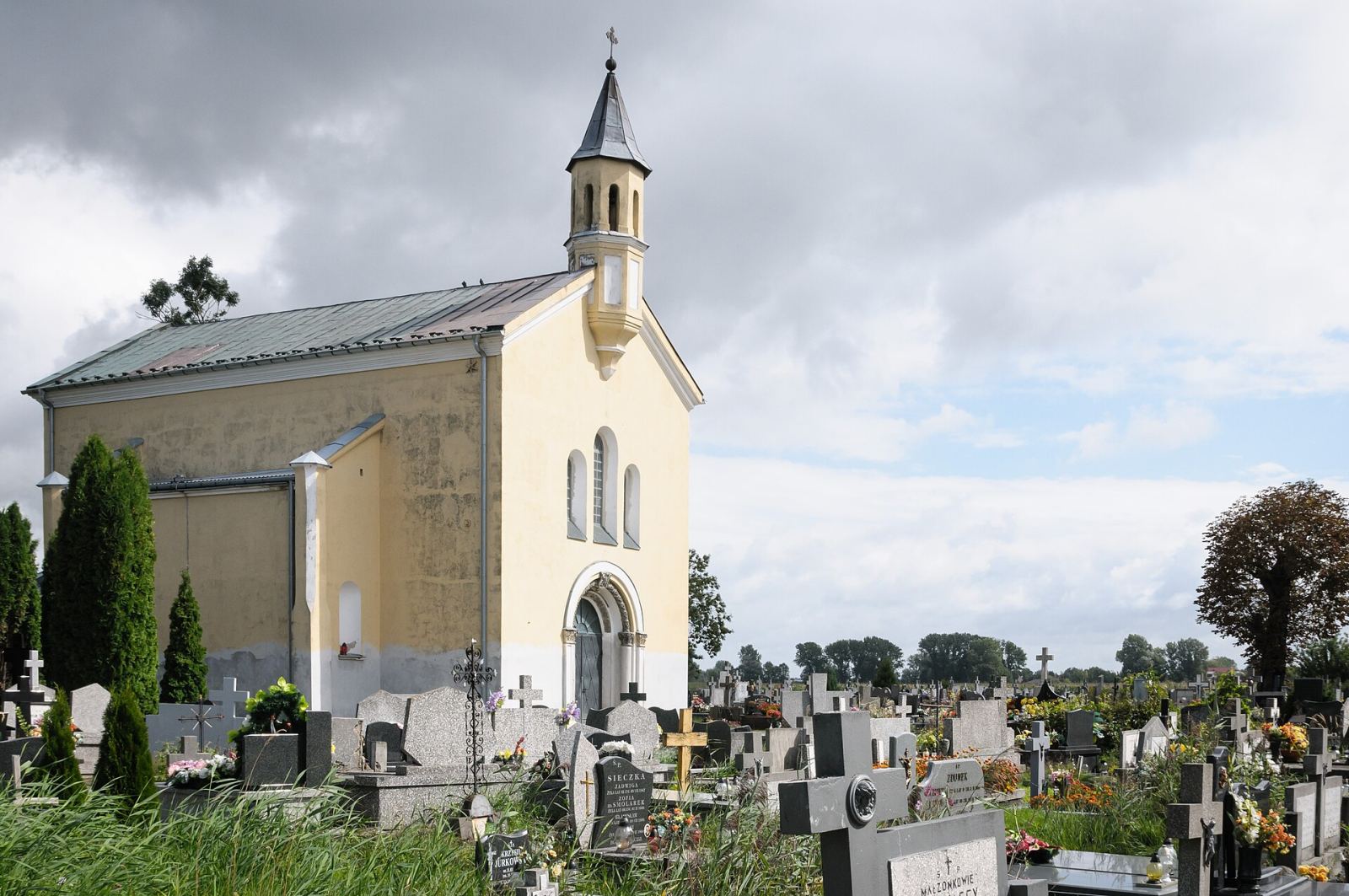 Cmentarz rzymskokatolicki, Wiskitki