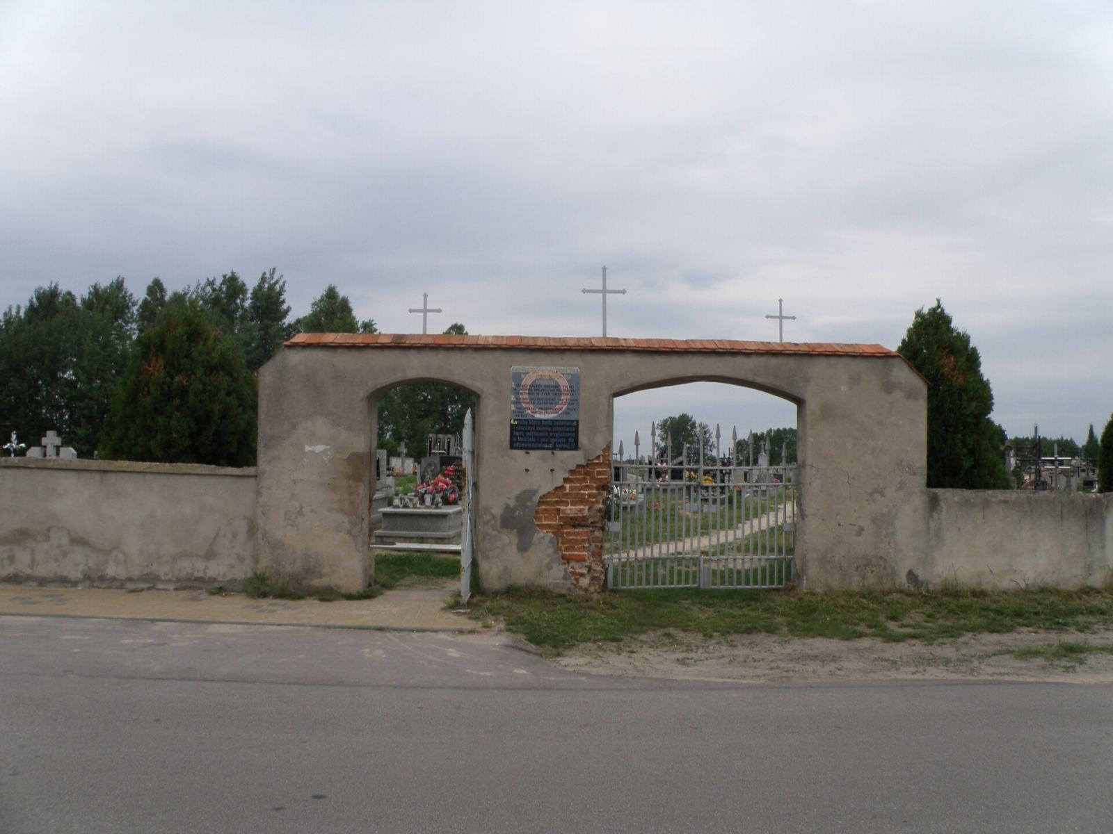 Cmentarz rzymskokatolicki, Policzna