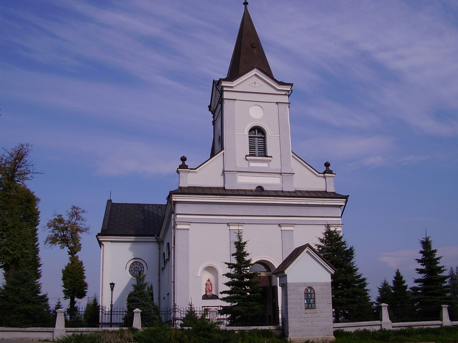 Kościół parafialny pw. Świętej Trójcy, Rzezawa