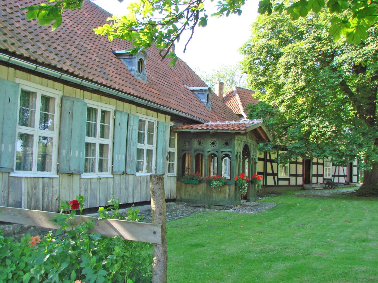 Dwór, Mirachowo