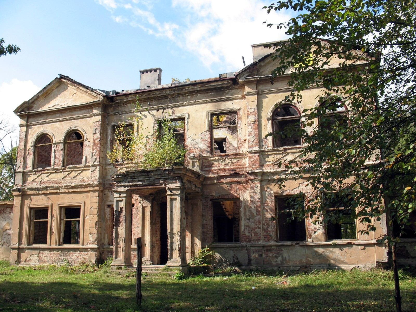 Dwór, Moszczenica