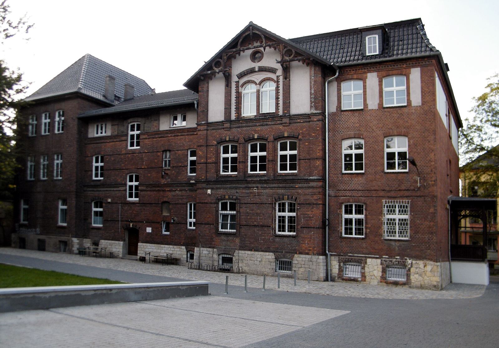 Dom opieki społecznej gminy ewangelickiej, ob. szkoła, Opole