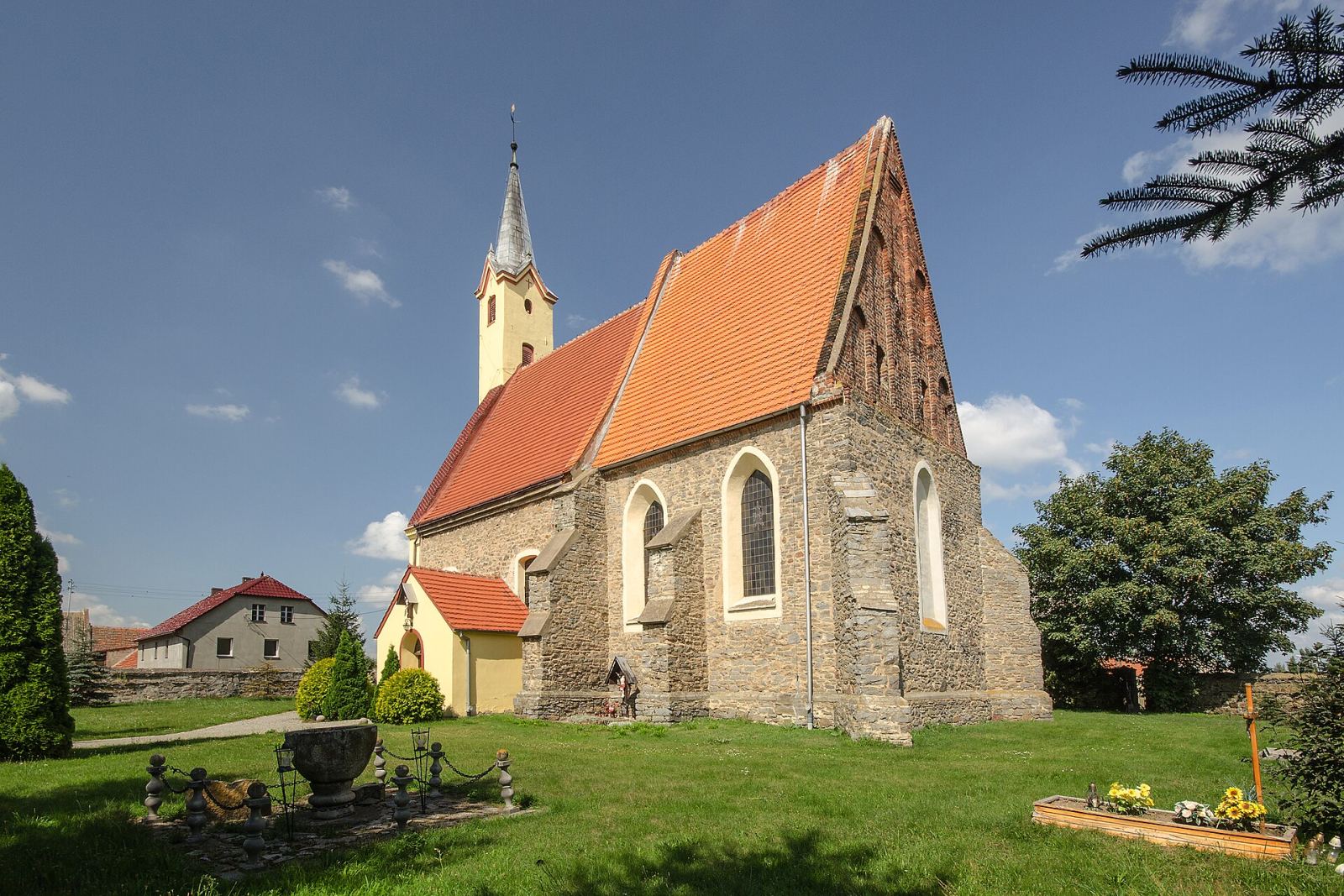 Kościół parafialny pw. św. Andrzeja, Kucharzowice