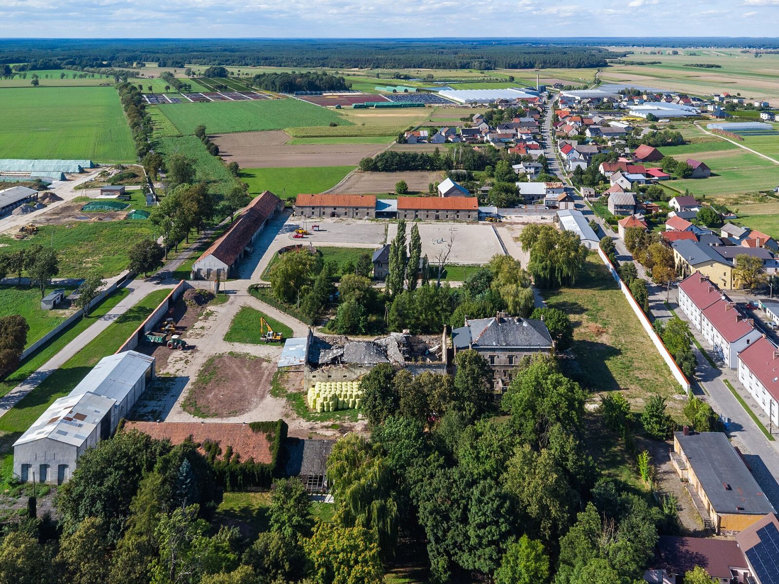 Zespół folwarczny, Świbie