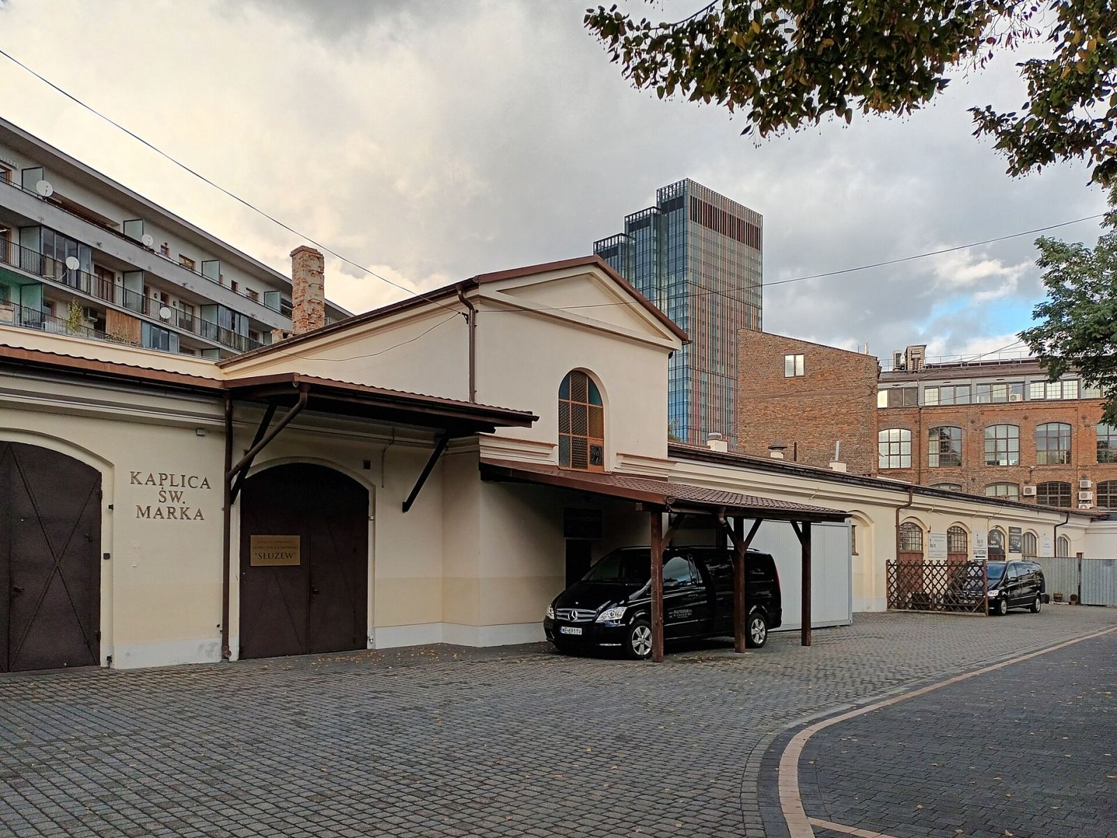 Budynek karawaniarni, Warszawa