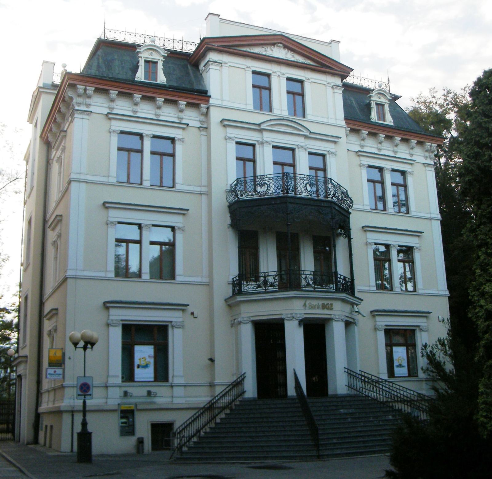 Willa, Brzeg