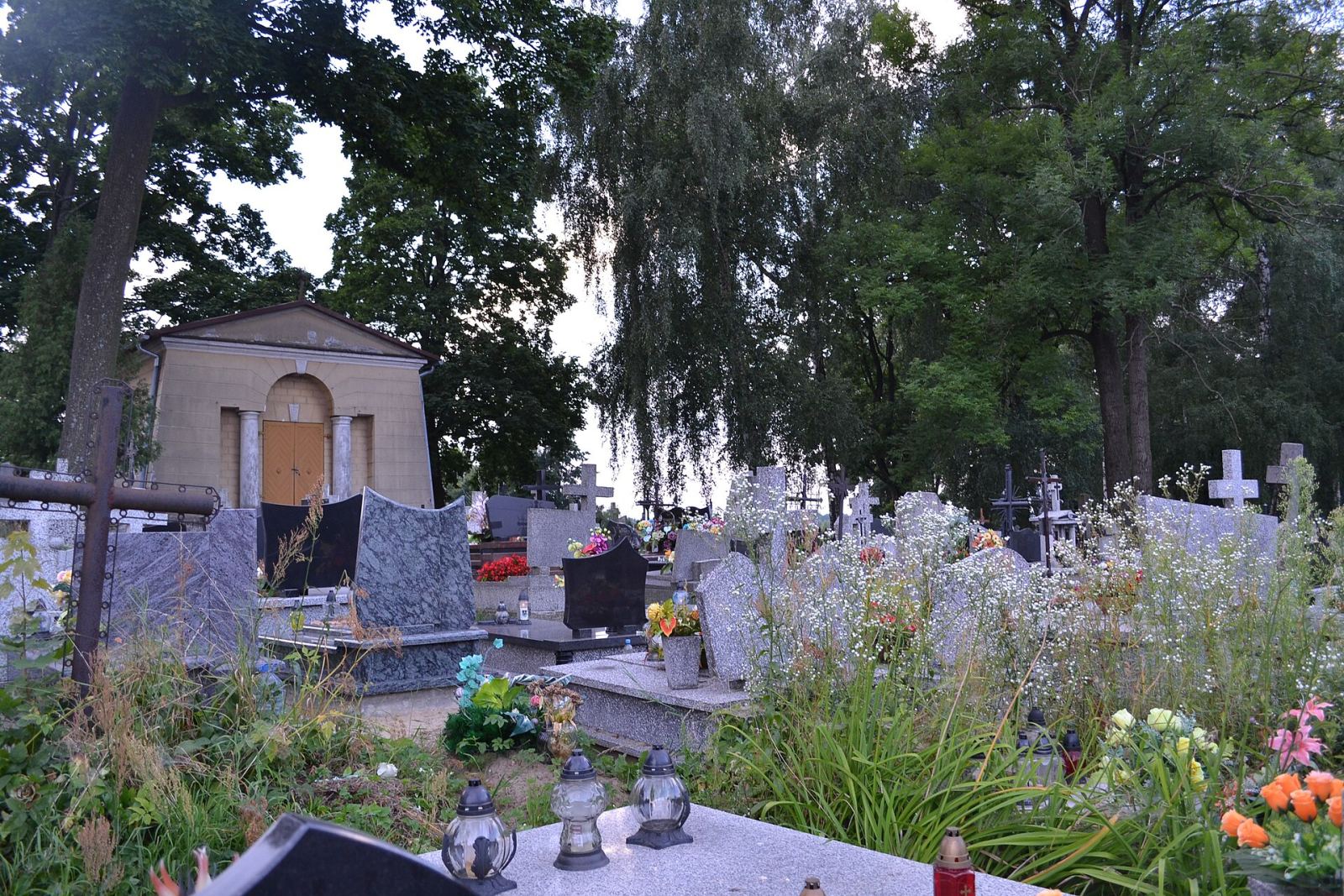 Cmentarz parafialny, Majdan Królewski