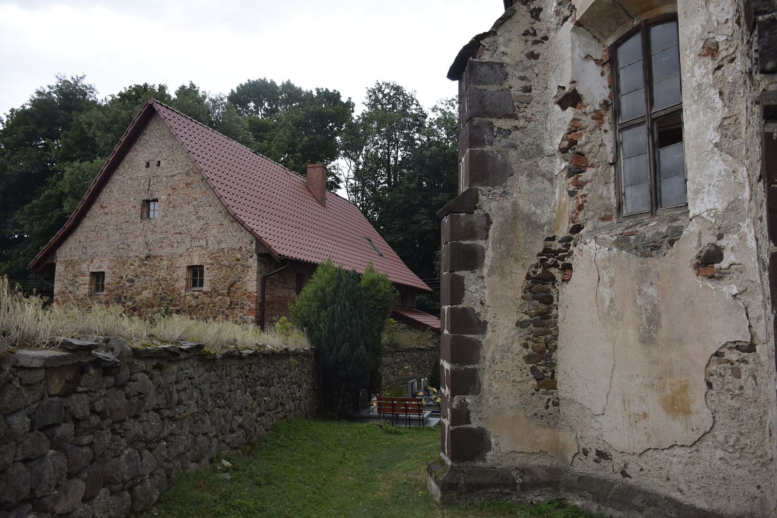 Przykościelny cmentarz rzymskokatolicki, Pogwizdów