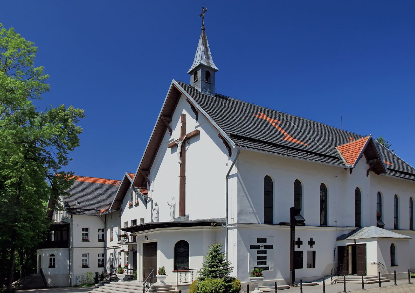 Dom uzdrowiskowy, ob. kościół parafialny pw. Najświętszego Serca Pana Jezusa i dom parafialny, Jastrzębie-Zdrój