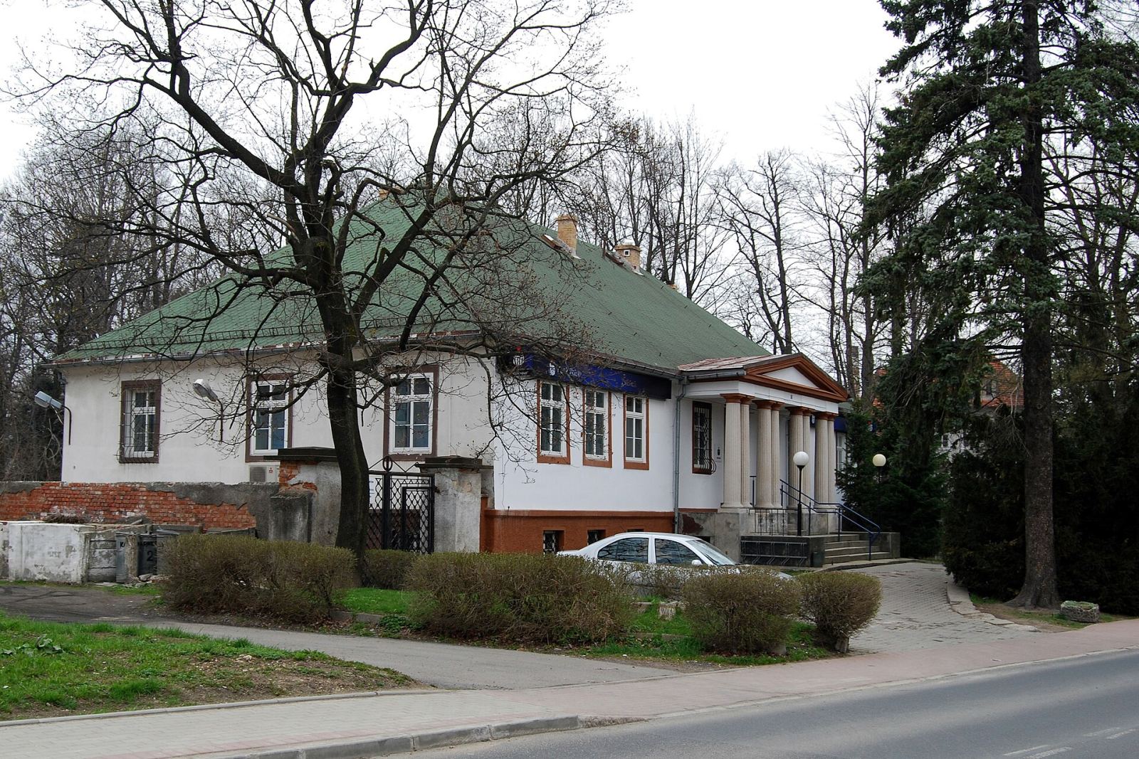 Dworek, Kowary