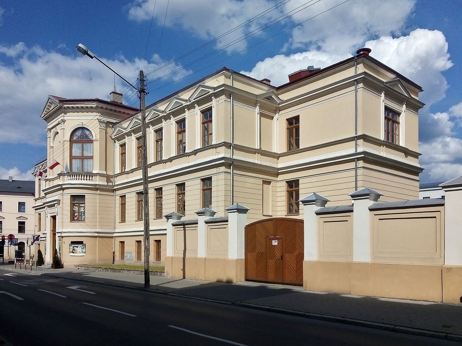 Gmach gimnazjum żeńskiego, Piotrków Trybunalski