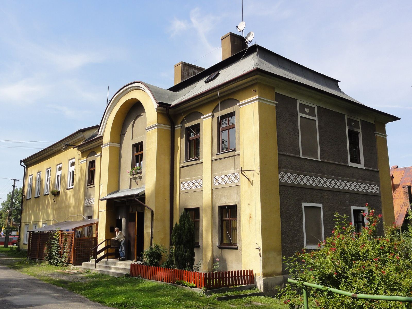 Szkoła i plebania, Jaworze