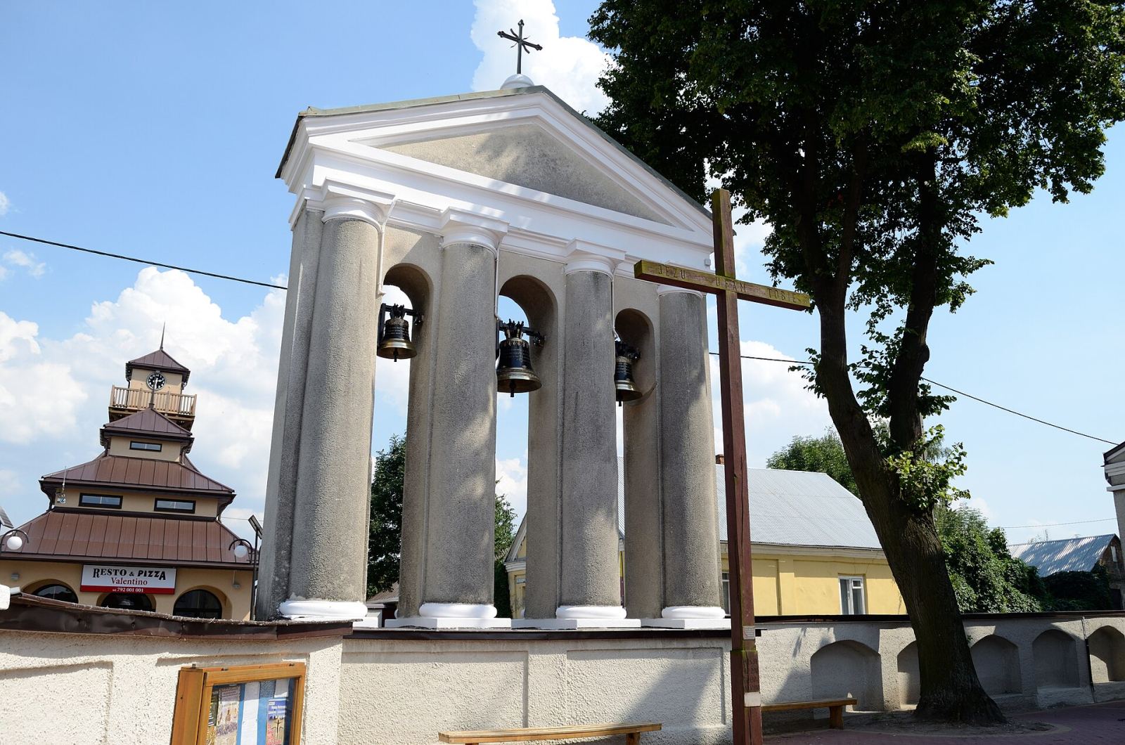 Dzwonnica-brama, Łaszczów