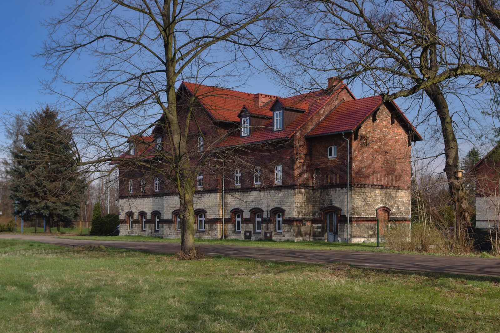 Budynek administracyjny i d. mleczarni, ob. budynek biurowy, Świerklaniec