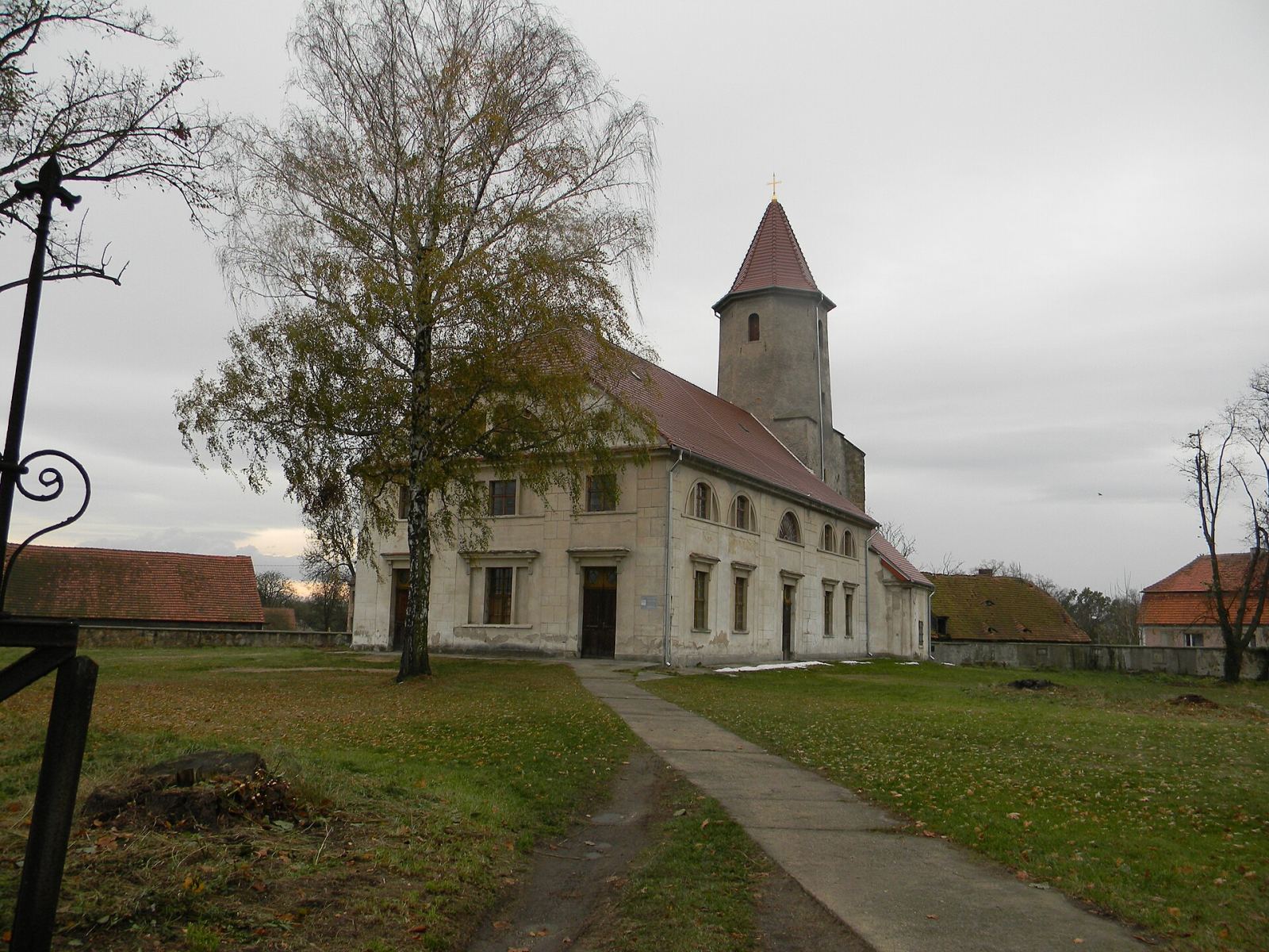 Kościół filialny pw. św. Kazimierza i Matki Boskiej Ostrobramskiej, Studnica