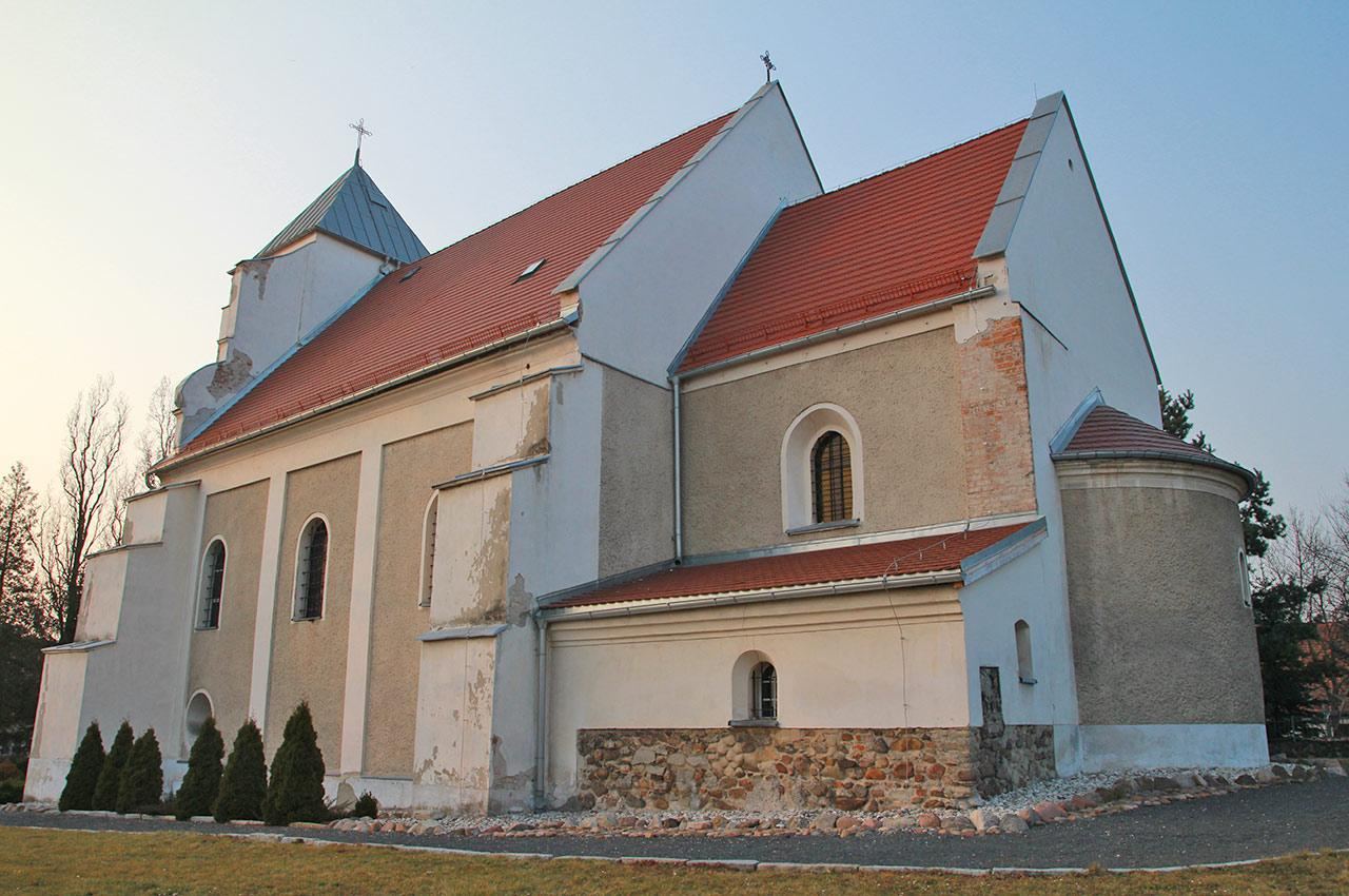 Kościół parafialny pw. św.św. Piotra i Pawła, Pakosławice