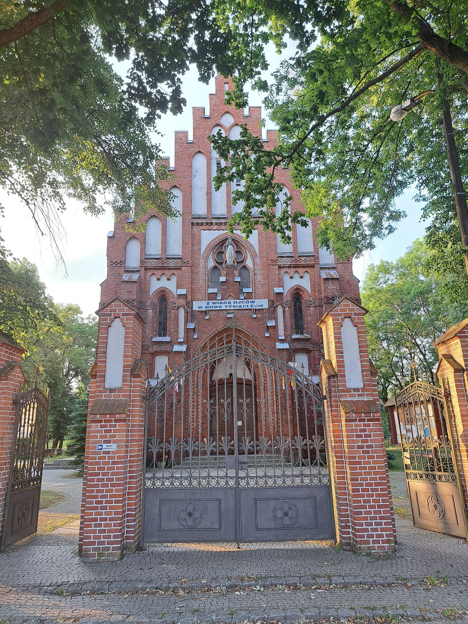 Brama główna, Kamieńczyk