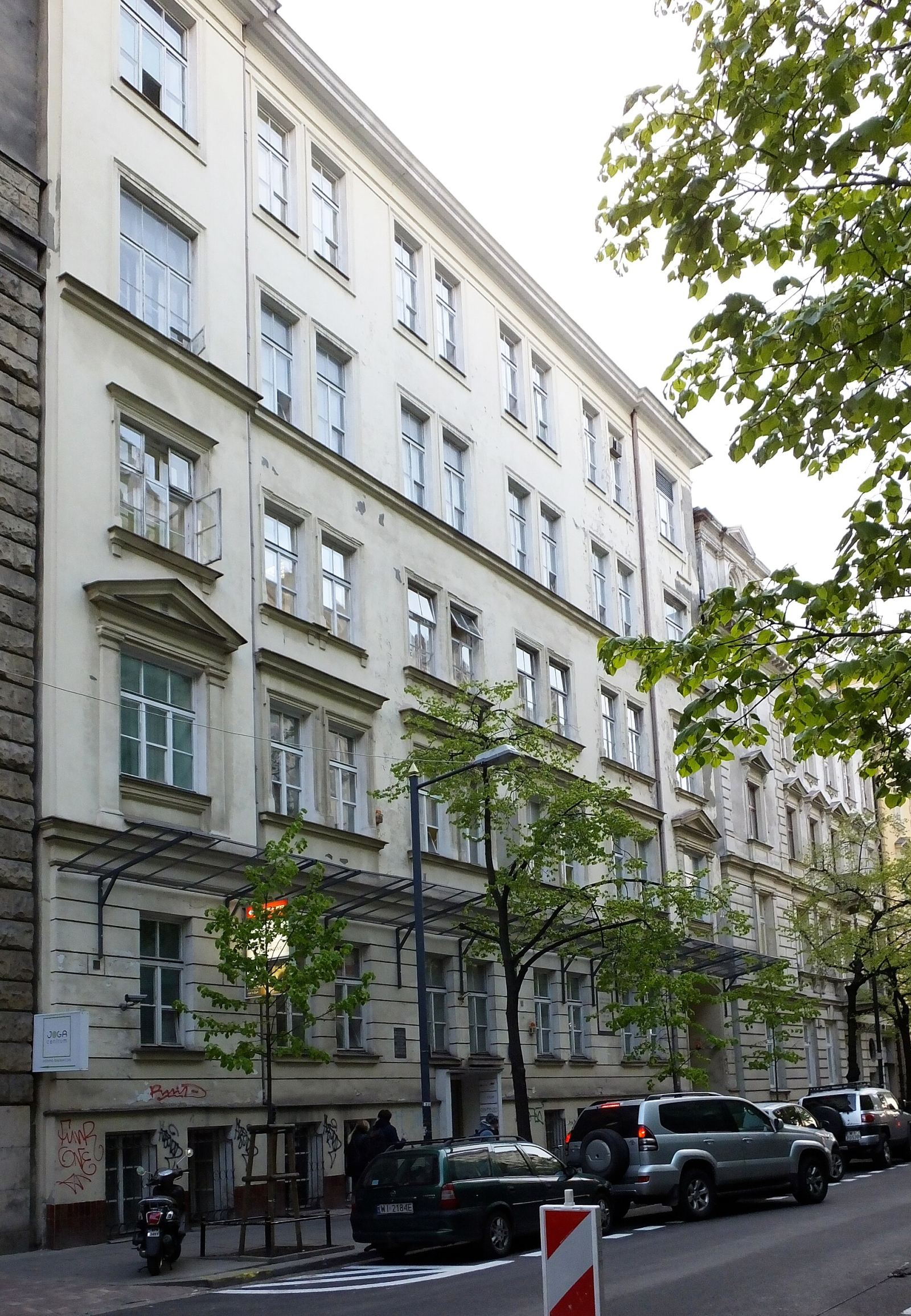 Gmach d. Szkoły Rzemiosł - budynek frontowy z dwiema oficynami, Warszawa