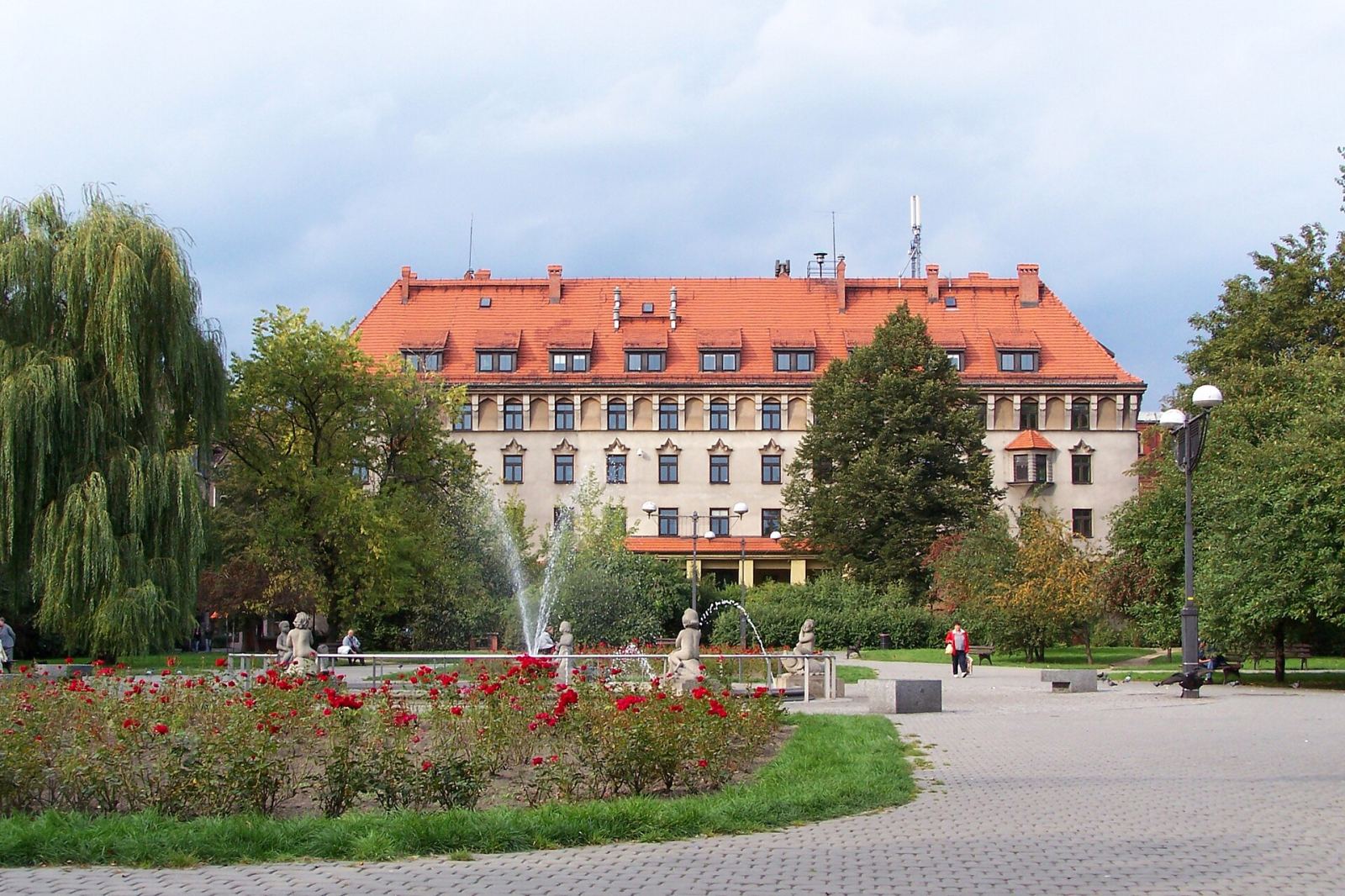 Prezydium policji, ob. Akademickie Centrum Stomatologii i Medycyny Specjalistycznej, Bytom