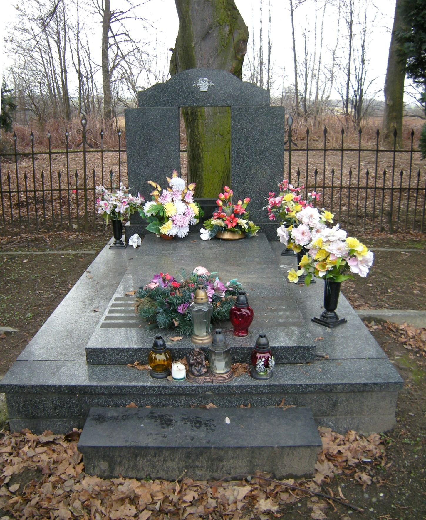 Mogiła ofiar oświęcimskich, Bodzanów