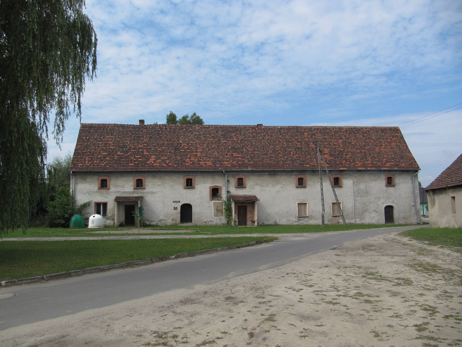 Spichlerz dworski, ob. budynek mieszkalny, Dziewkowice
