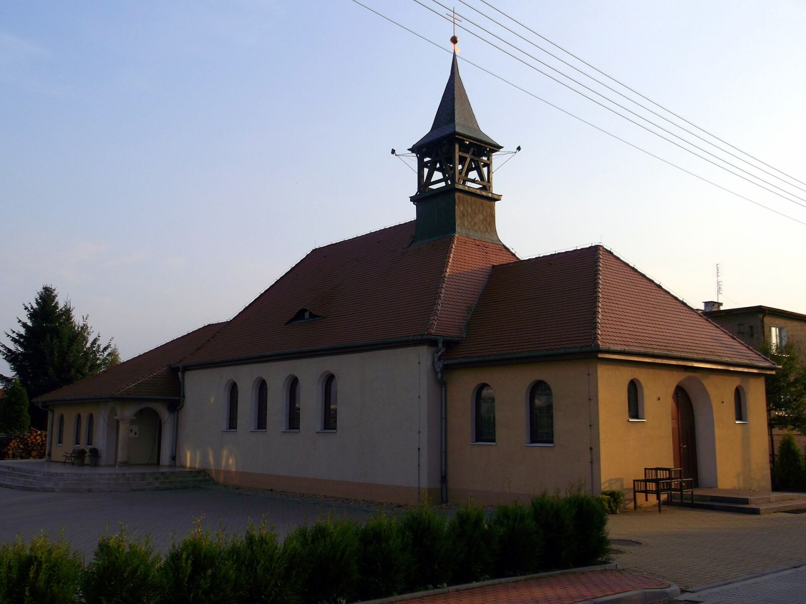 Kościół ewangelicki, ob. rzymskokatolicki parafialny pw. Matki Boskiej Różańcowej, Radwanice
