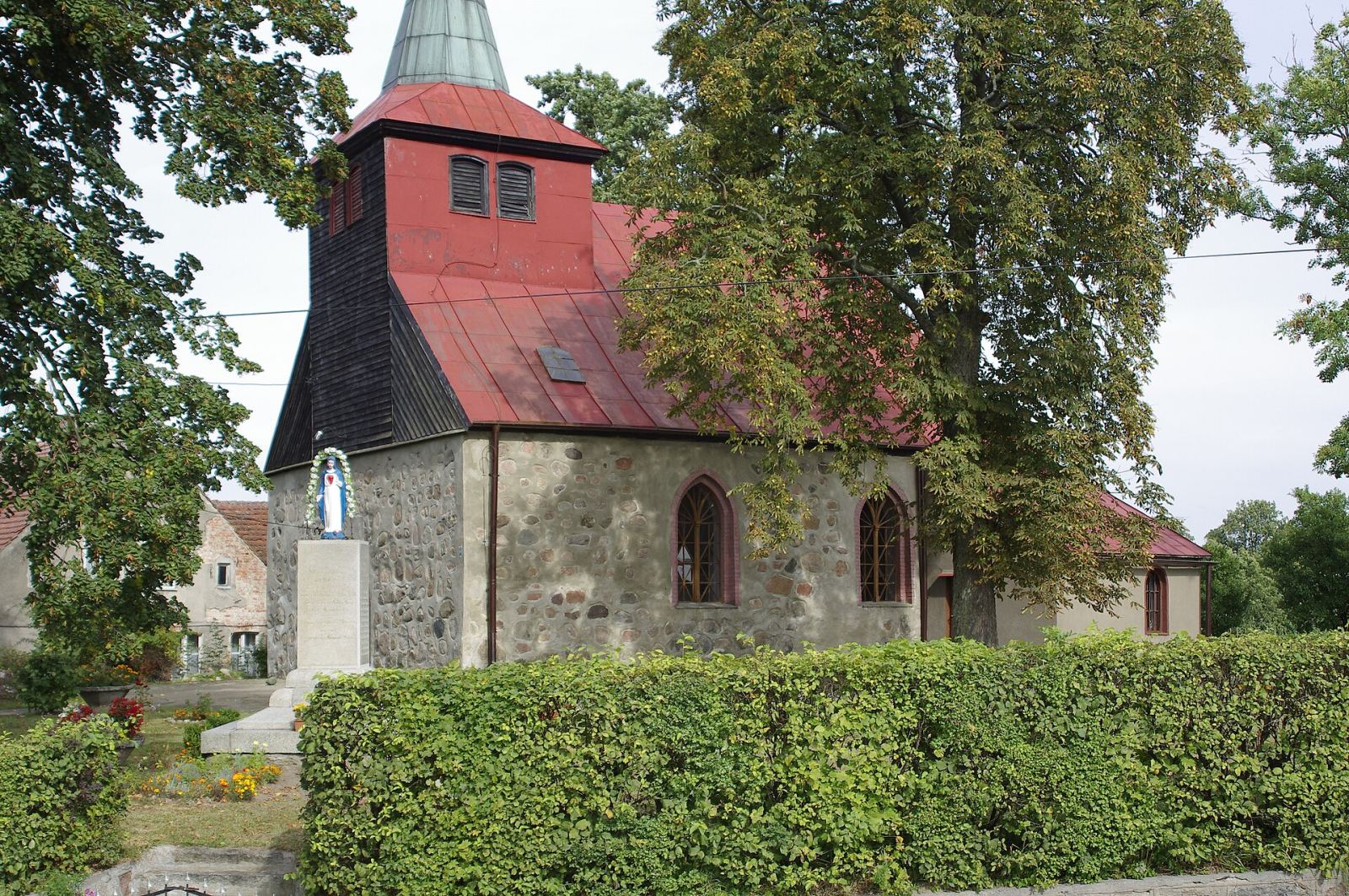 Kościół parafialny pw. św. Michała Archanioła, Łabędzie