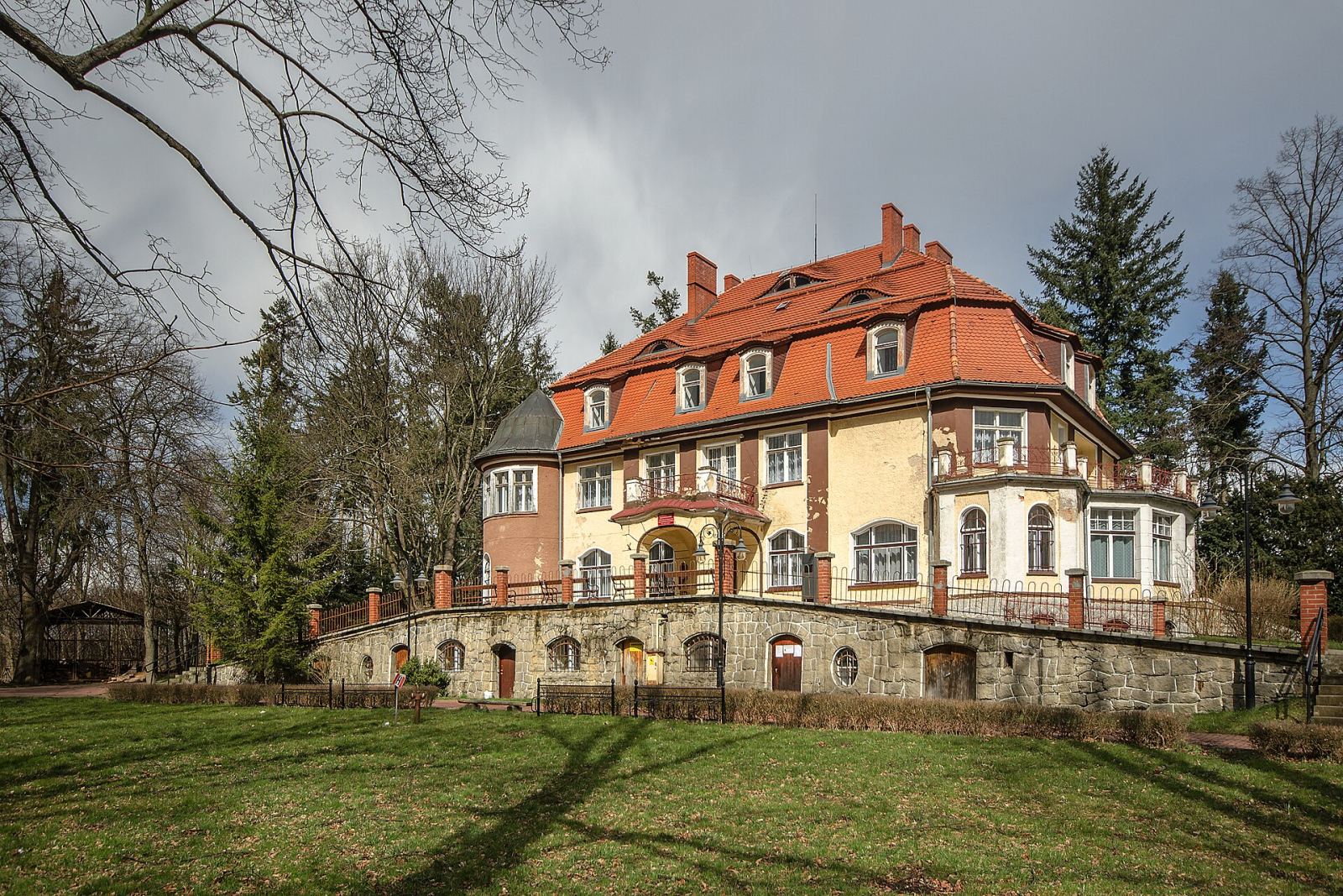 Pałac, Muchów