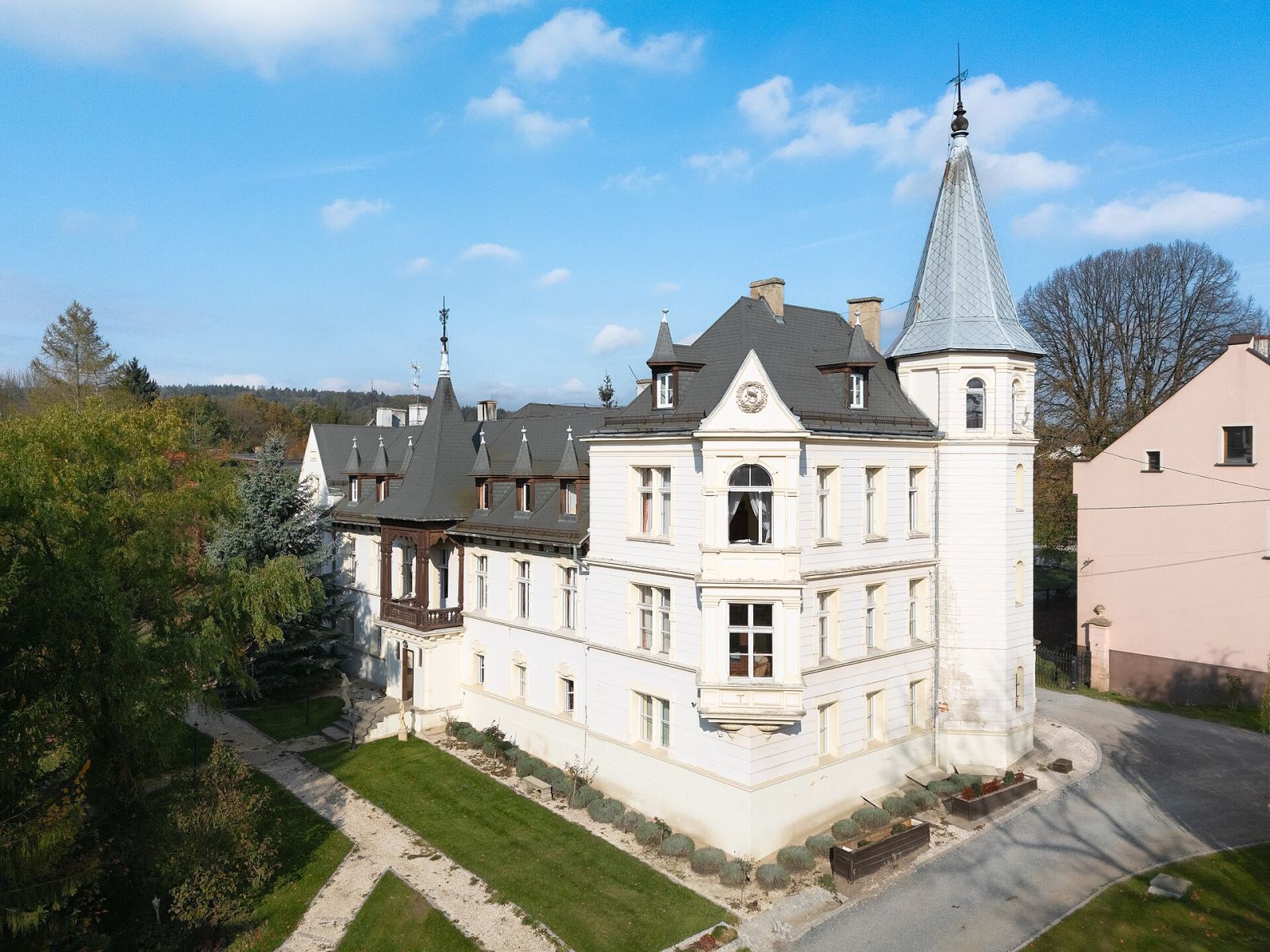 Pałac, Ławica