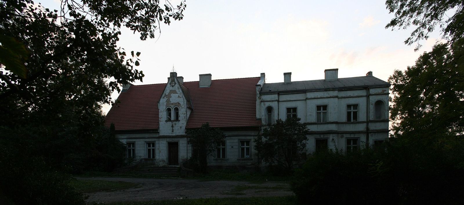 Dwór, Polwica