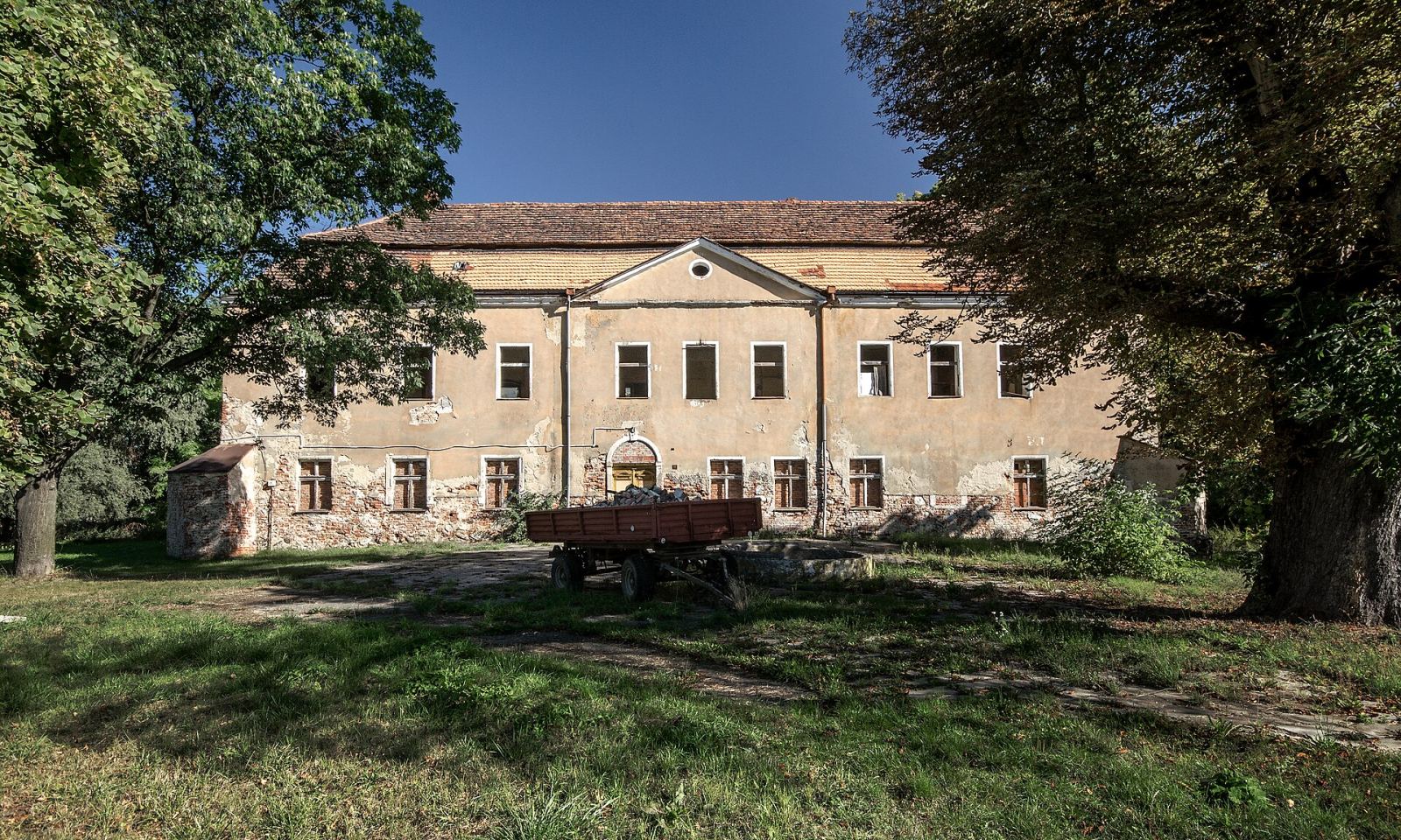 Pałac, Miękinia