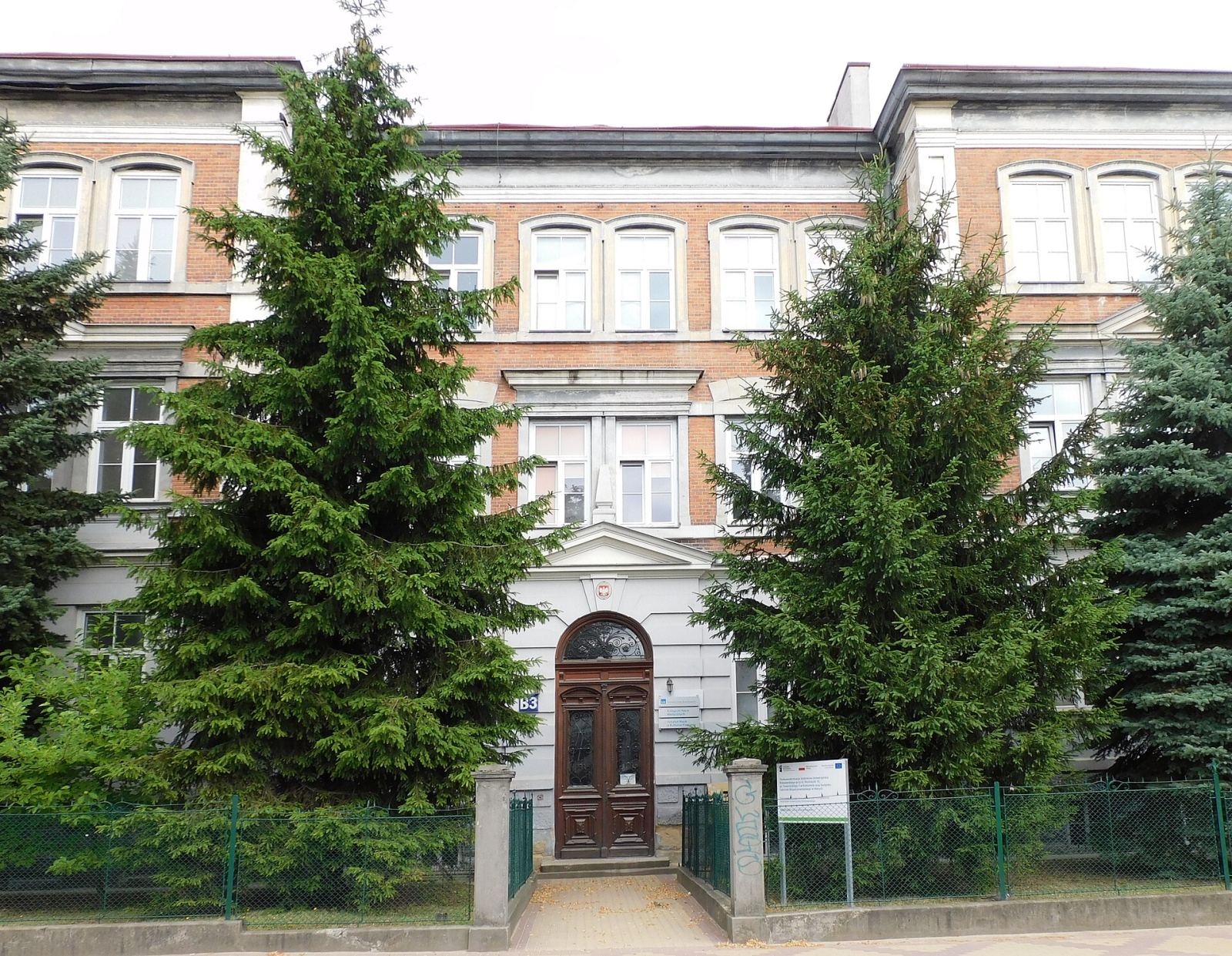 Ogrodzenie wzdłuż elewacji frontowej, Rzeszów