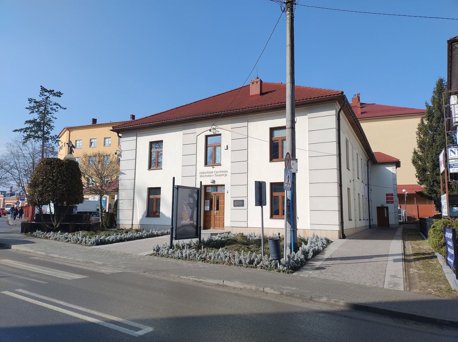 Oficyna pałacowa, Nisko