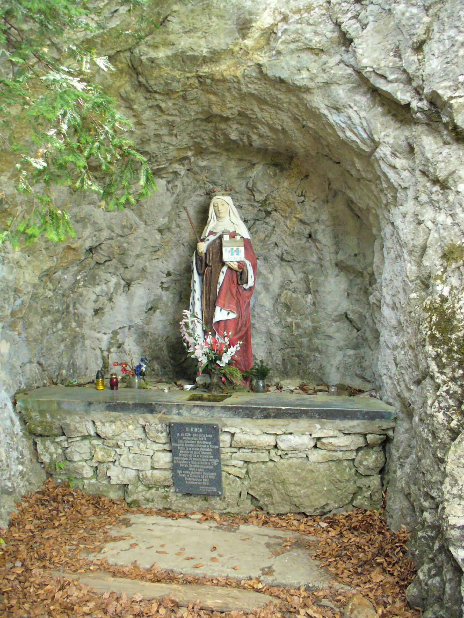 Grota z figurą św. Kingi, Krościenko nad Dunajcem