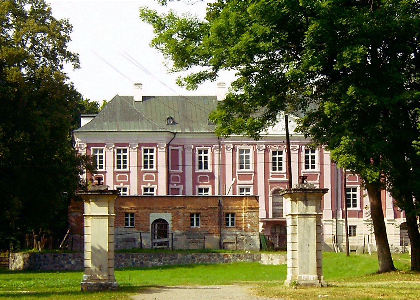 Pałac Sapiehów, Wieleń
