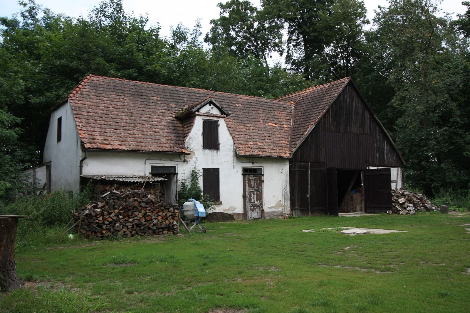 Budynek gospodarczy, Tuchorza