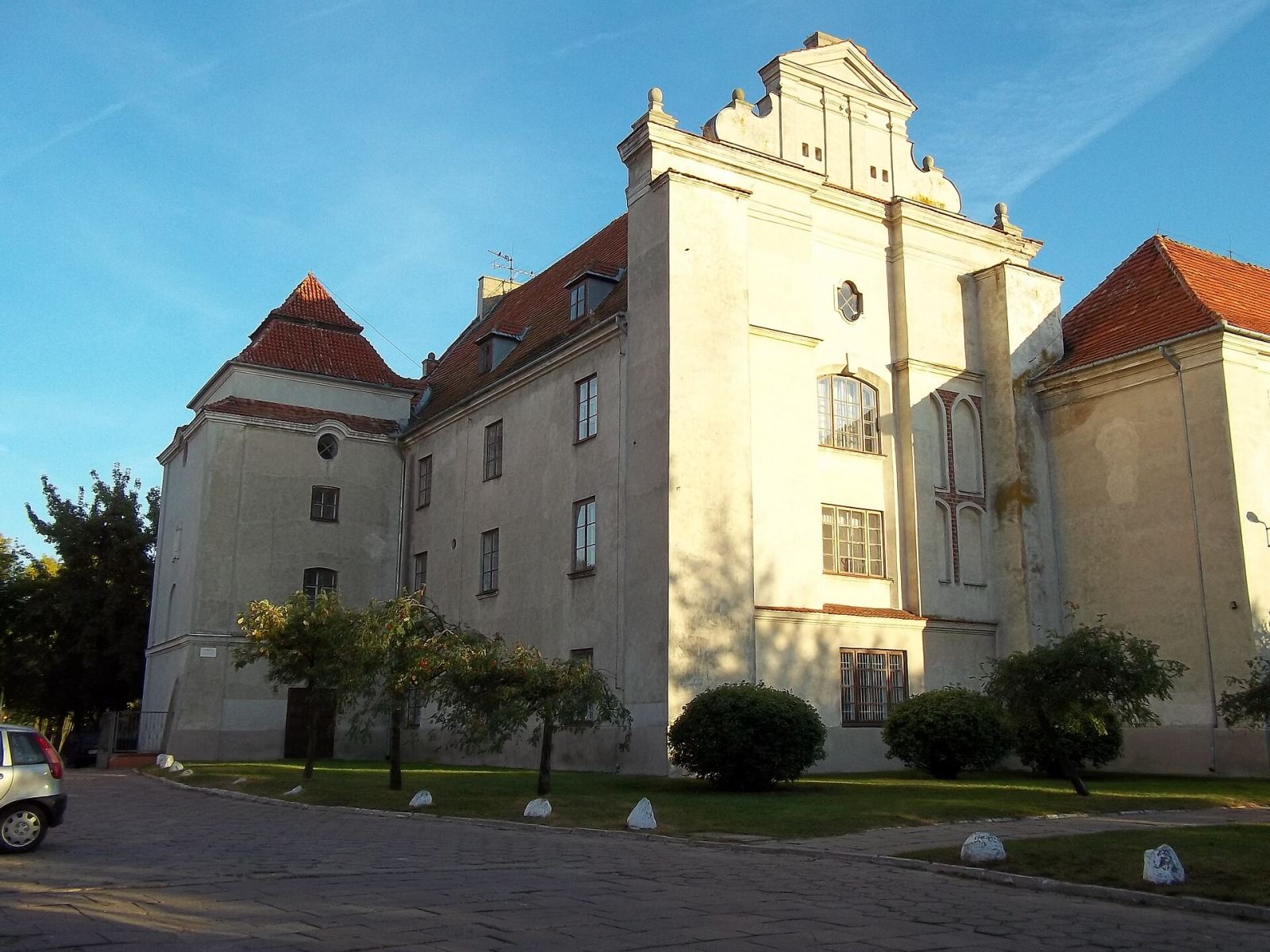 Kościół pw. św. Bartłomieja, ob. liceum pedagogiczne, Łowicz