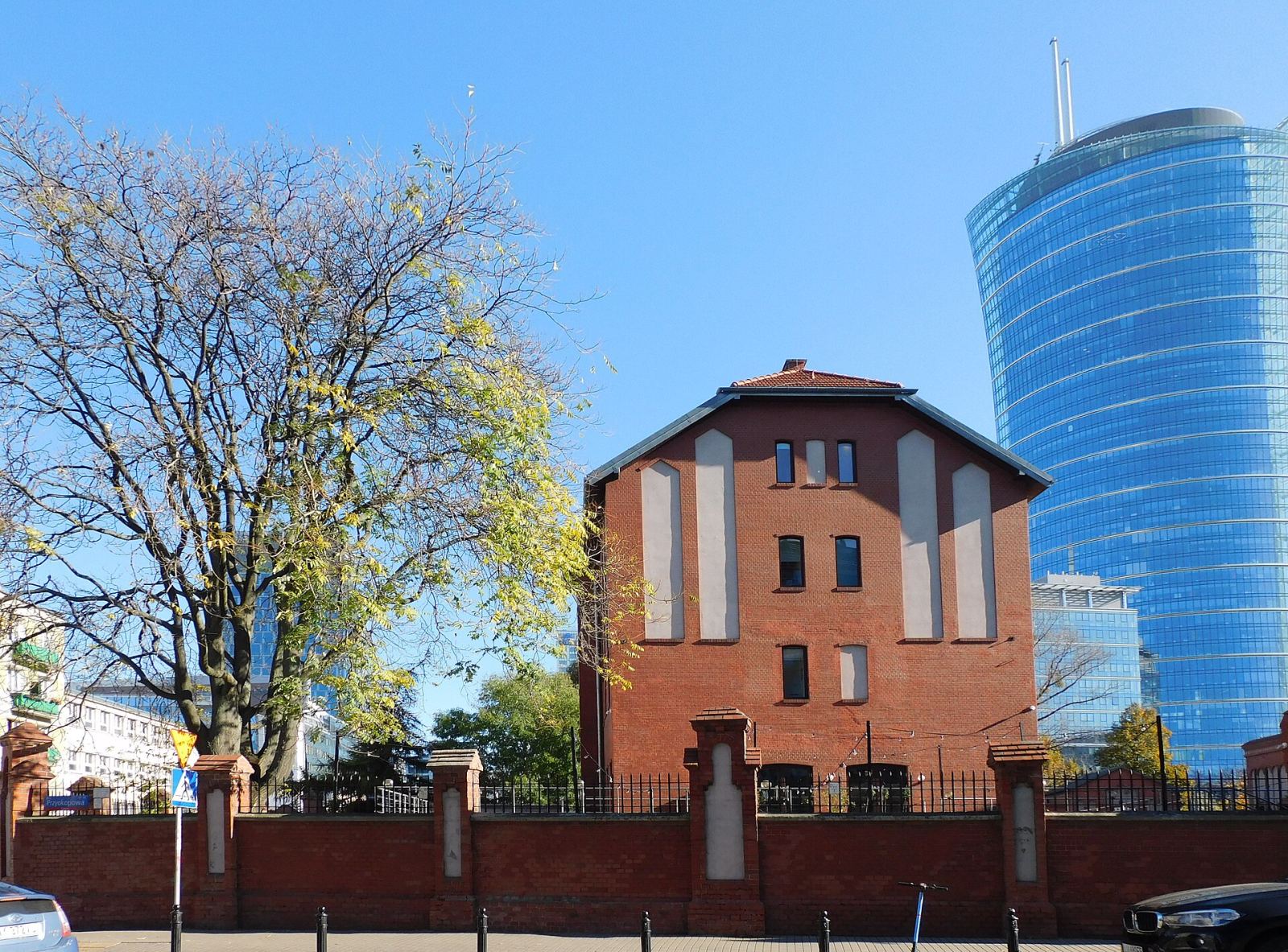 Budynek administracyjno-mieszkalny, Warszawa