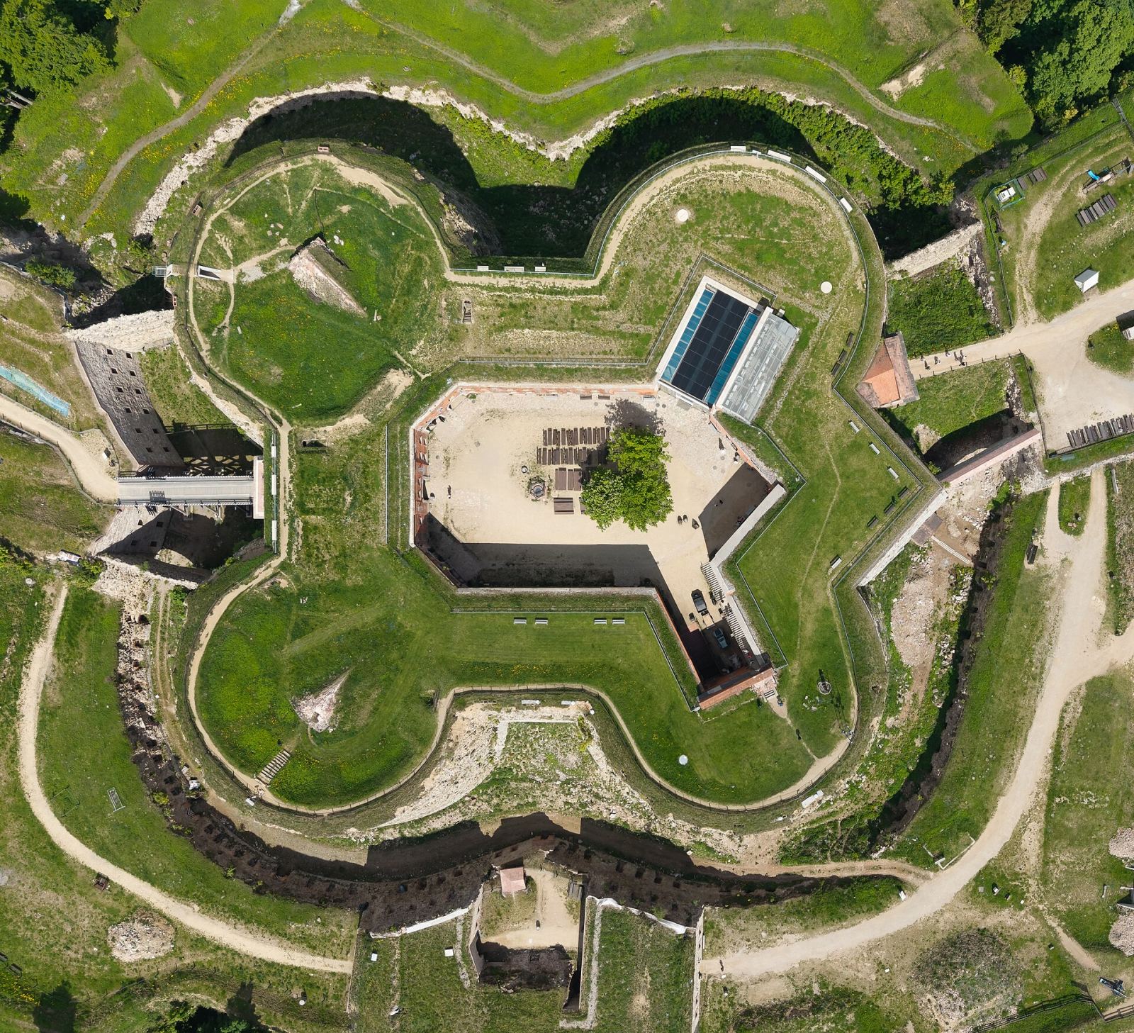 Fort główny z Donżonem, Srebrna Góra