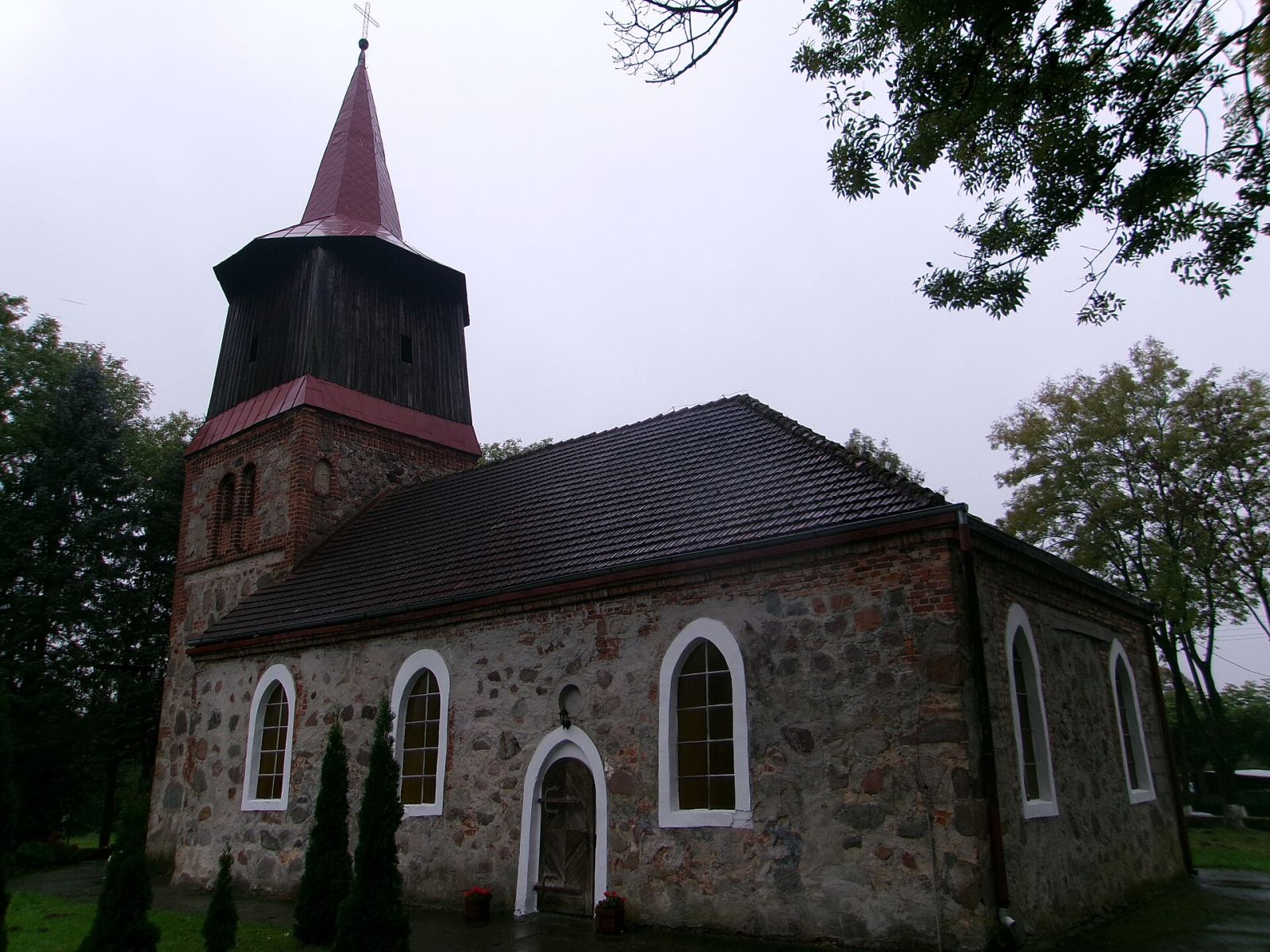 Kościół filialny pw. Matki Boskiej Nieustającej Pomocy, Dobropole