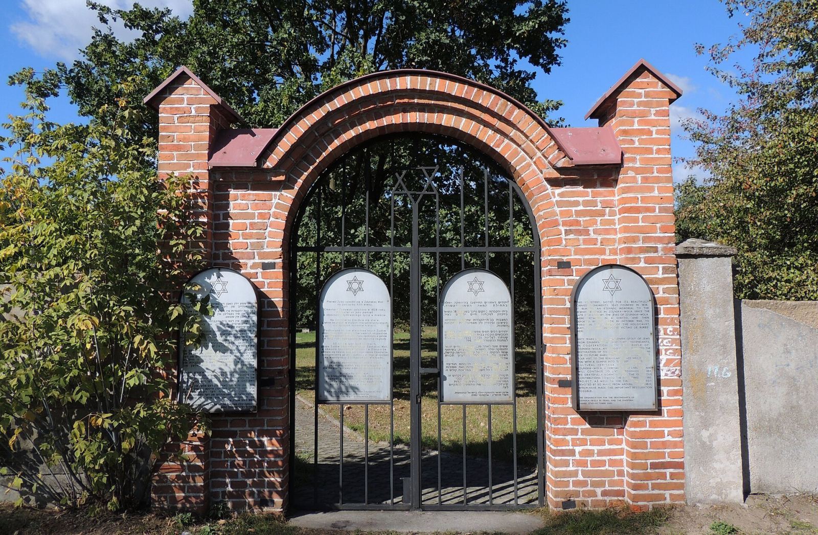 Ogrodzenie z bramami, Zduńska Wola